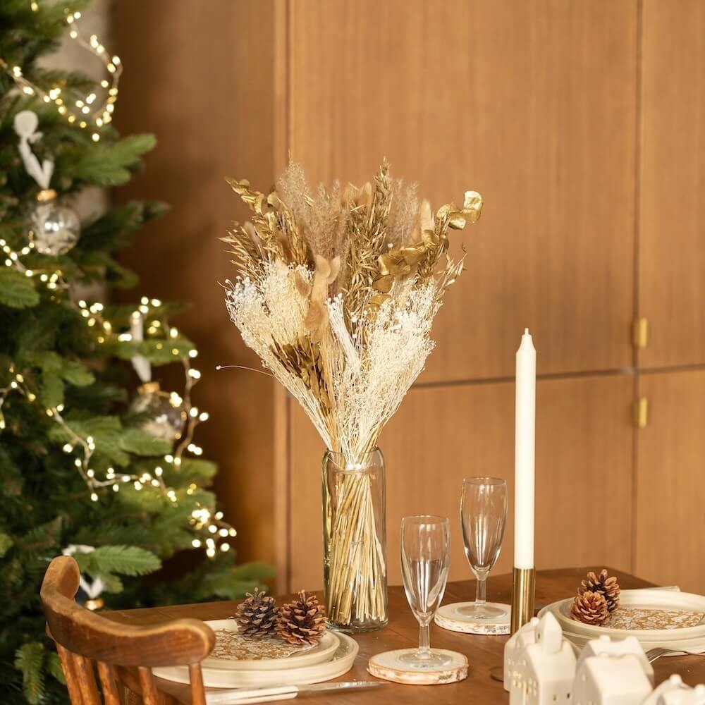 Flowrette Fleurs séchées Bouquet de Noël doré eucalyptus
