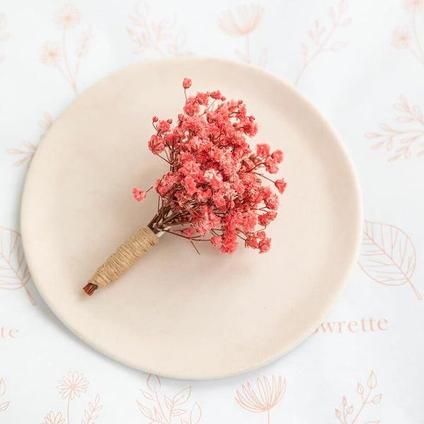 Flowrette Bijoux boutonnière gypsophile rose stabilisée 11 cm