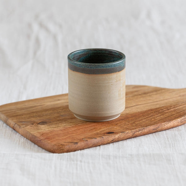 Flowrette Calista tasse en grès vert 30 cl artisanale