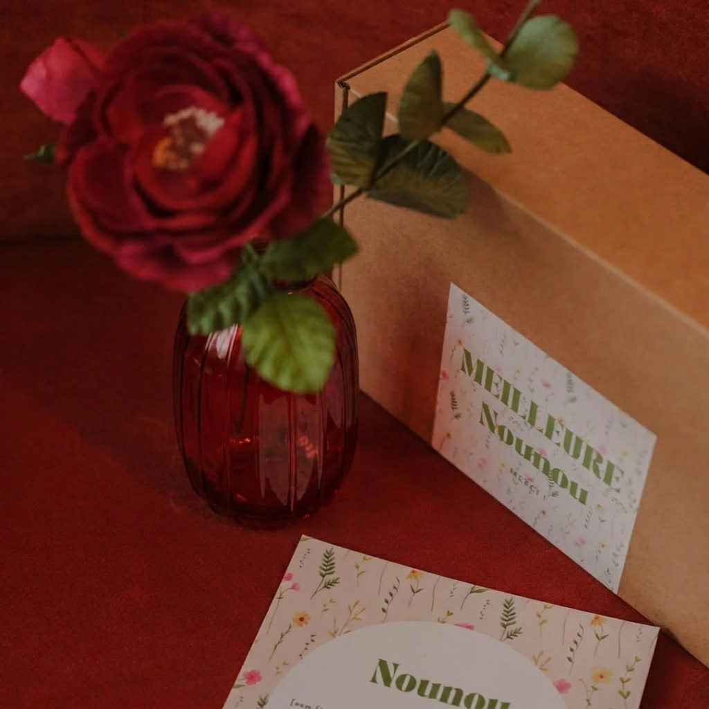Flowrette Meilleure Nounou coffret rose papier vase verre