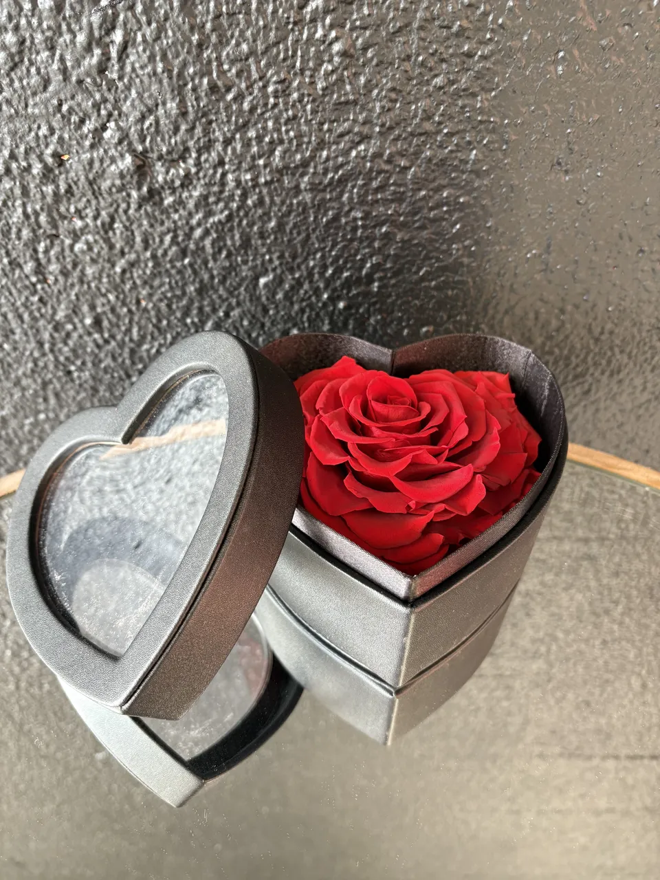 Feuillazur Rungis Cœur avec rose stabilisée rouge 13 cm