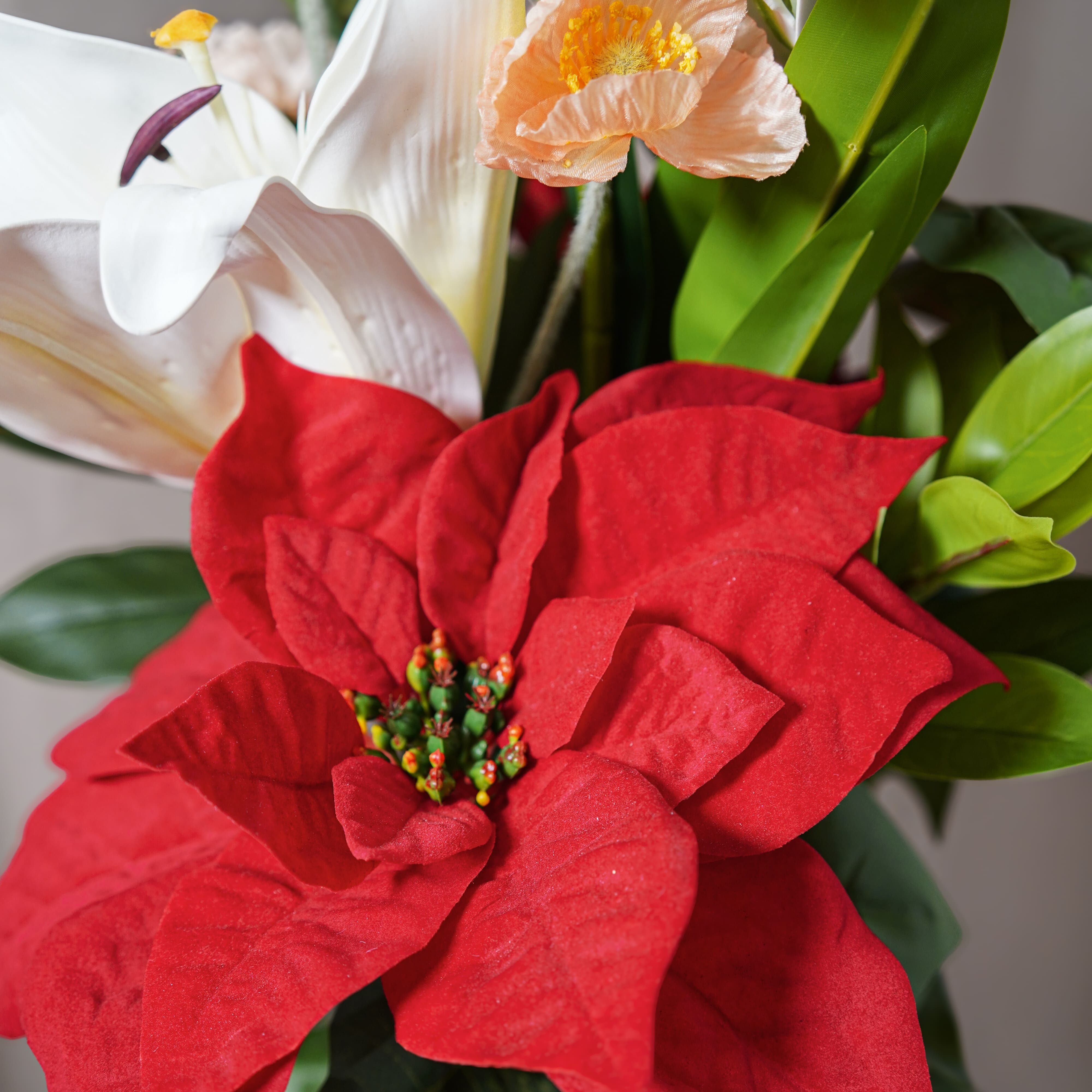 Flowrette Célestine bouquet artificiel blanc corail Noël