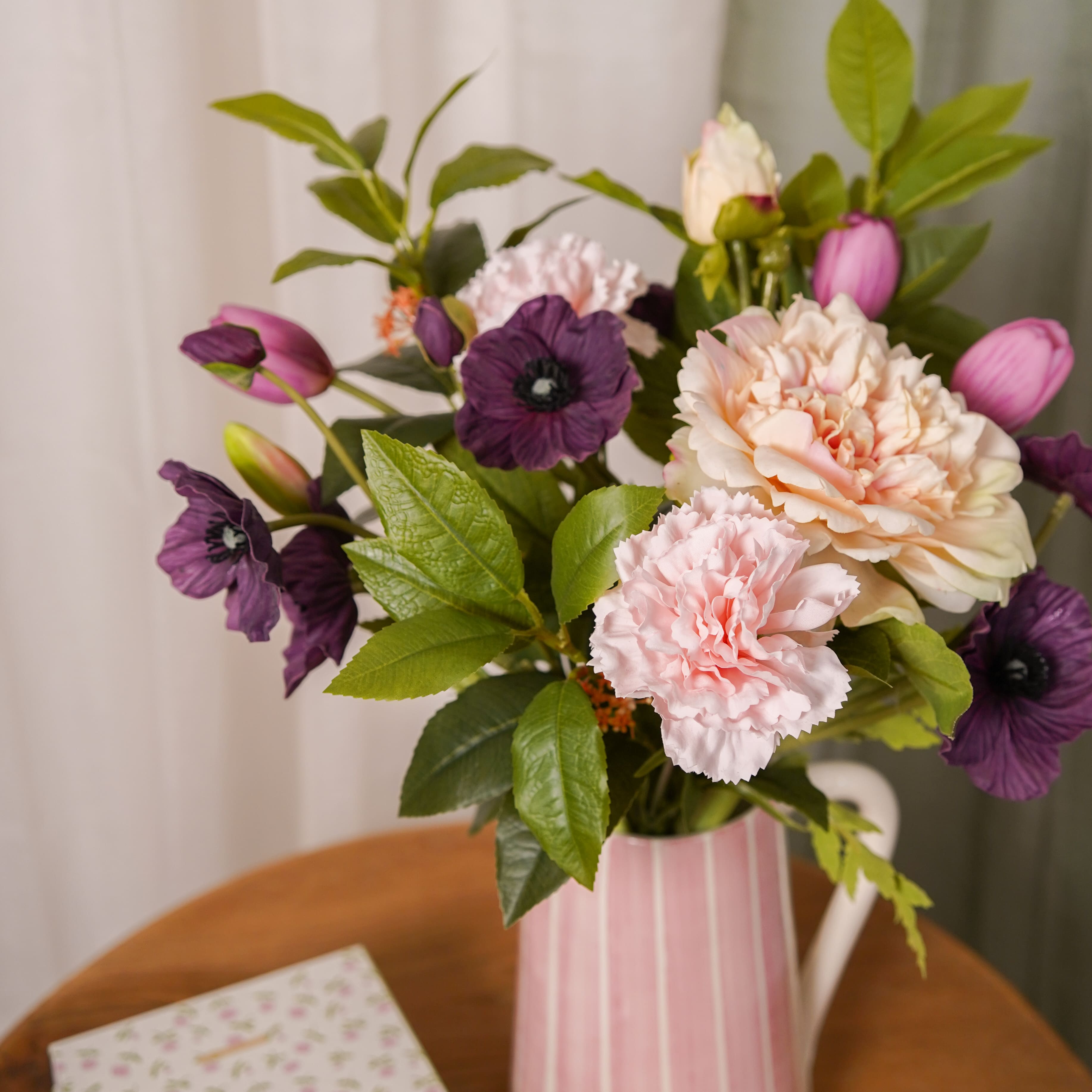 Flowrette Morgane bouquet artificiel pivoine violet rose