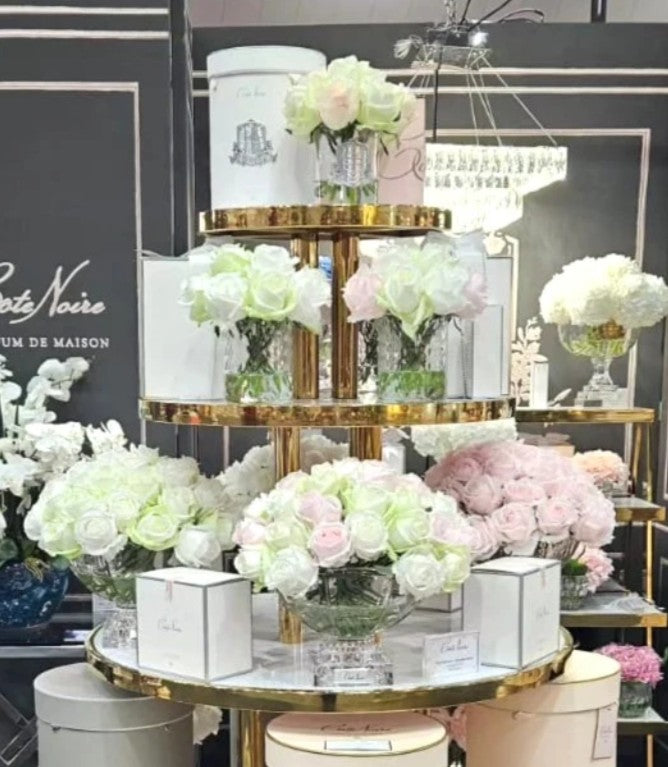 Côte Noire GRB09 bouquet boutons roses blush vase clair