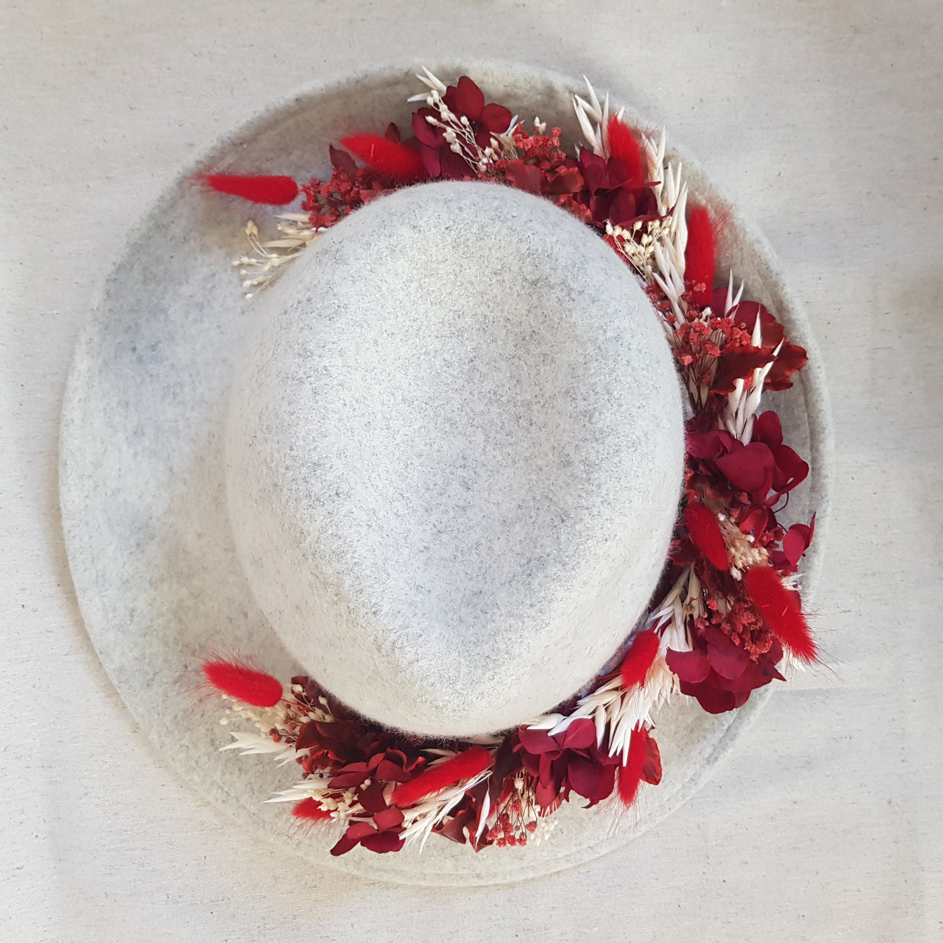 Ateliers Ouchamp Rue de Reuilly accessoire chapeau fleurs 50 cm