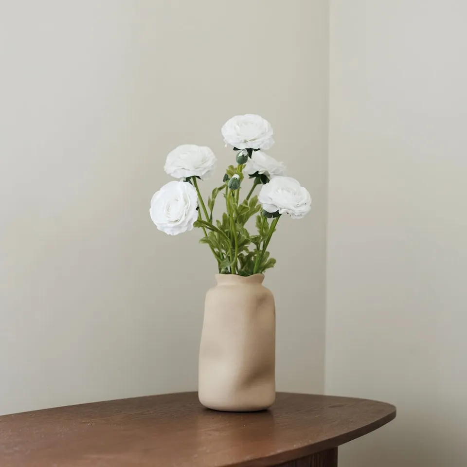 Flowrette Renoncule blanc tige artificielle Real Touch x1
