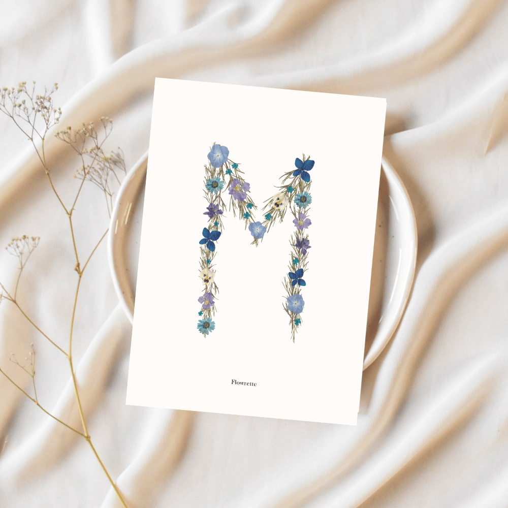Flowrette Décoration carte postale herbier lettre bleue