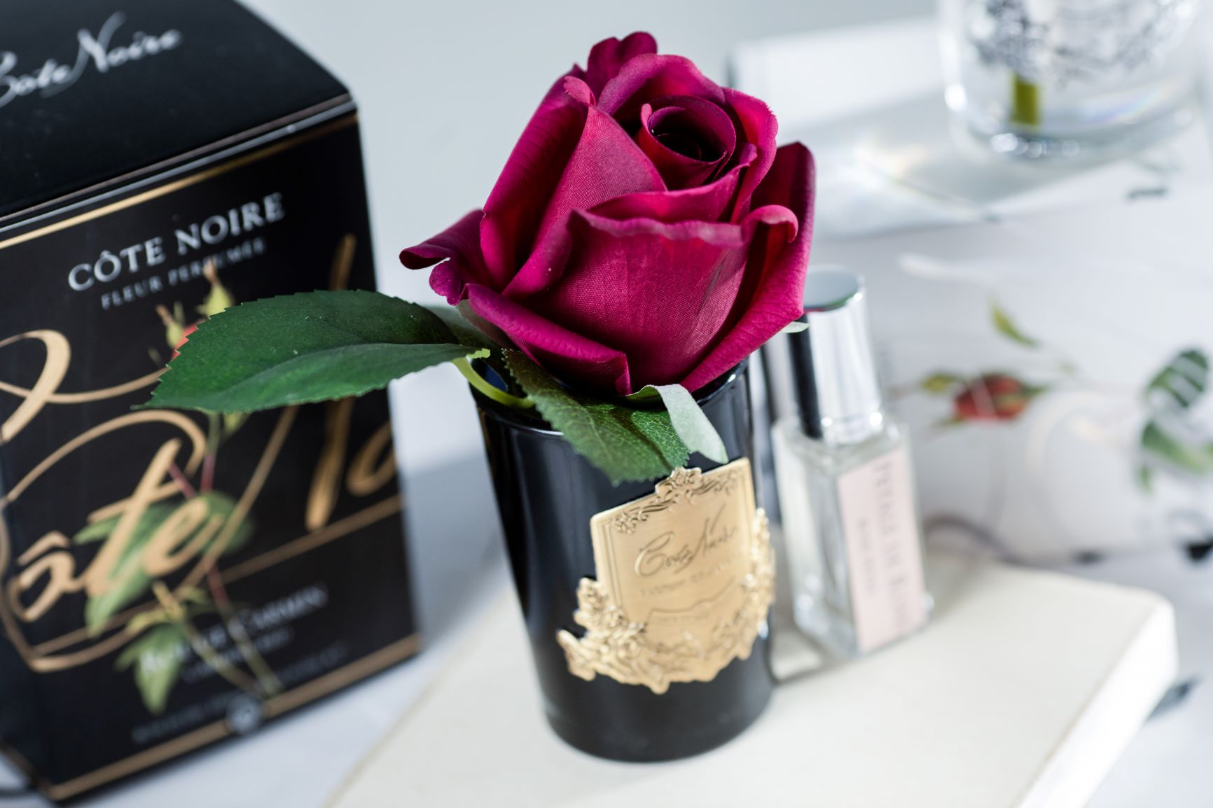 Côte Noire Perfumed Flowers GMRB44 bouton rose rouge carmin