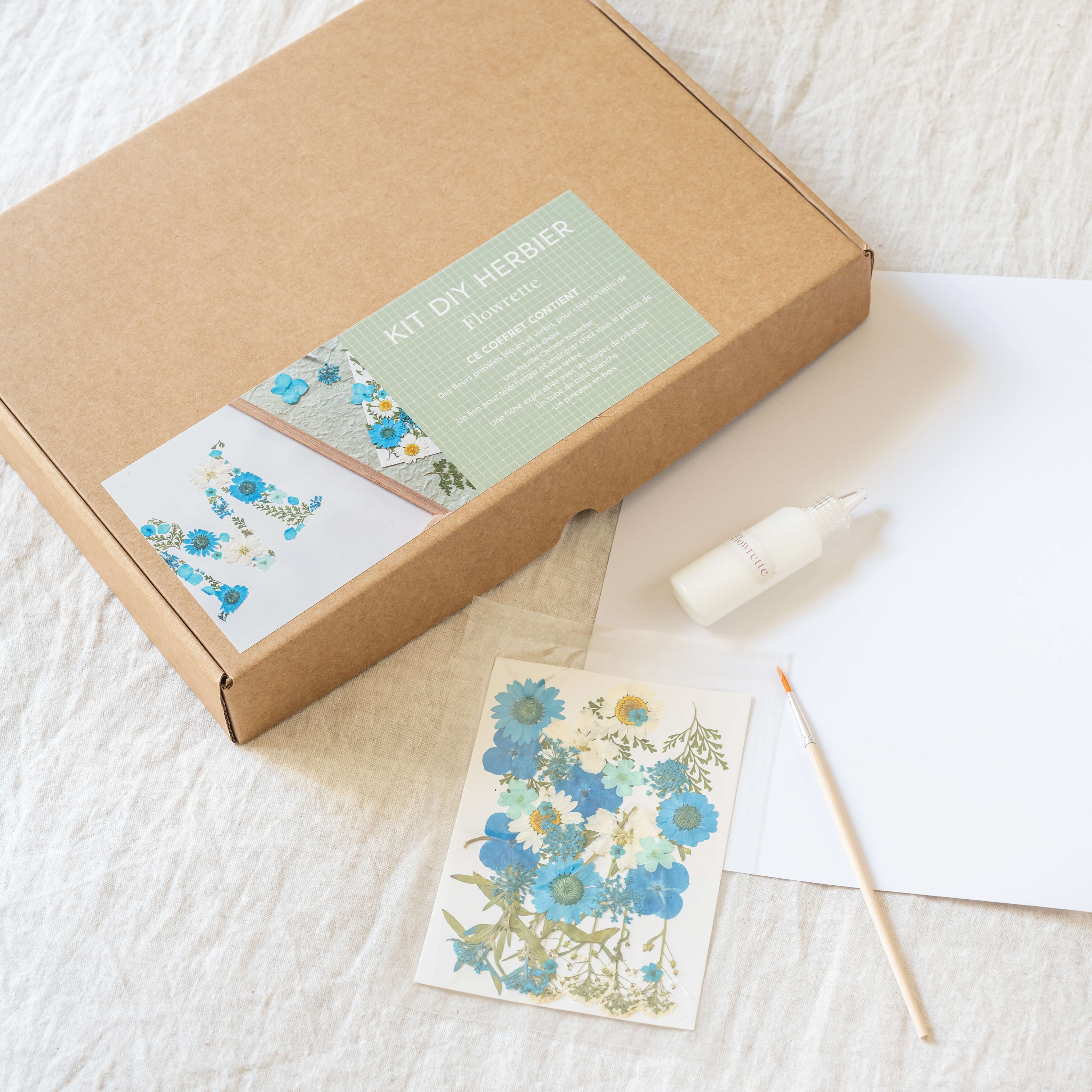 Flowrette Loisirs créatifs kit DIY herbier lettre bleue Canson