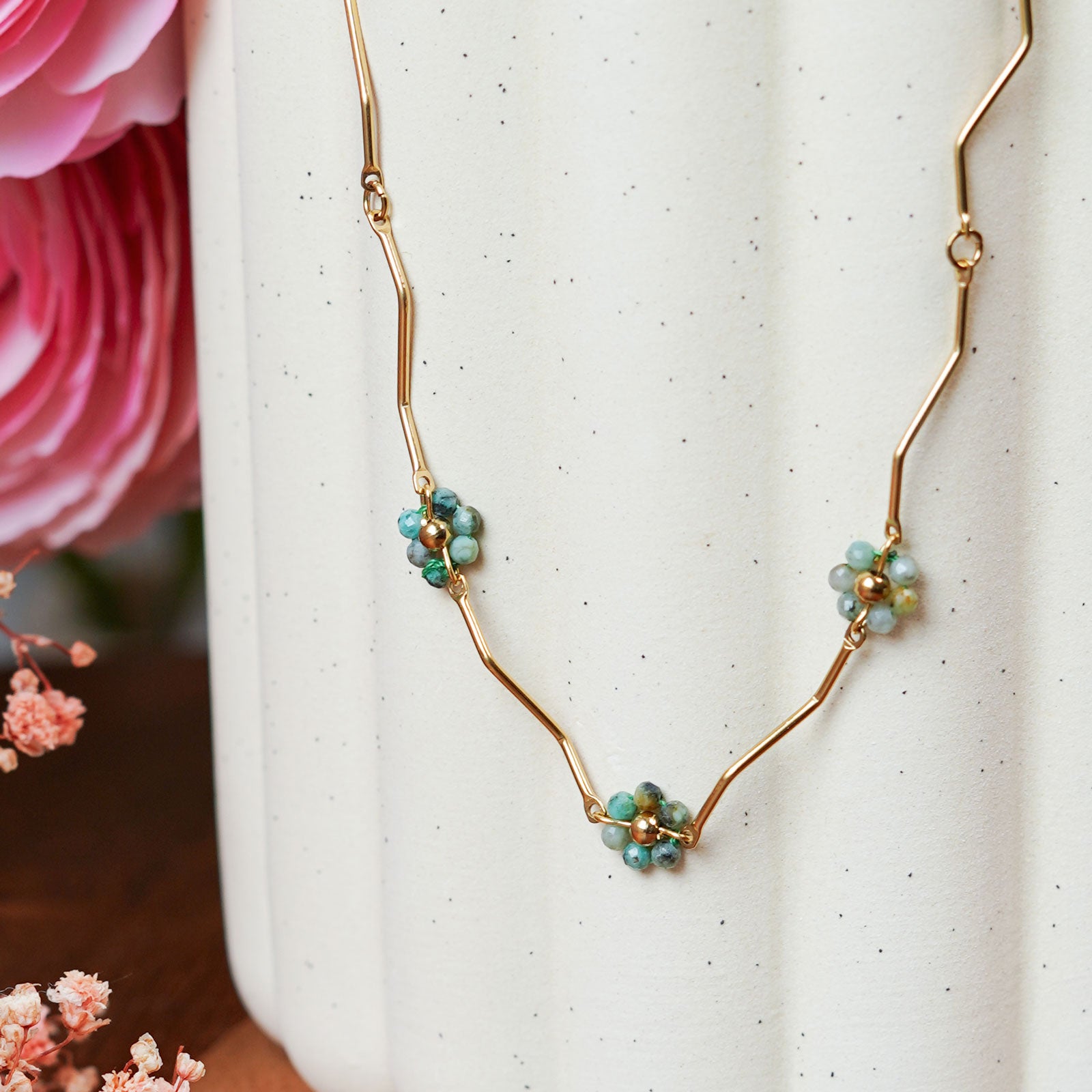 Flowrette Anémone collier doré perles naturelles floral