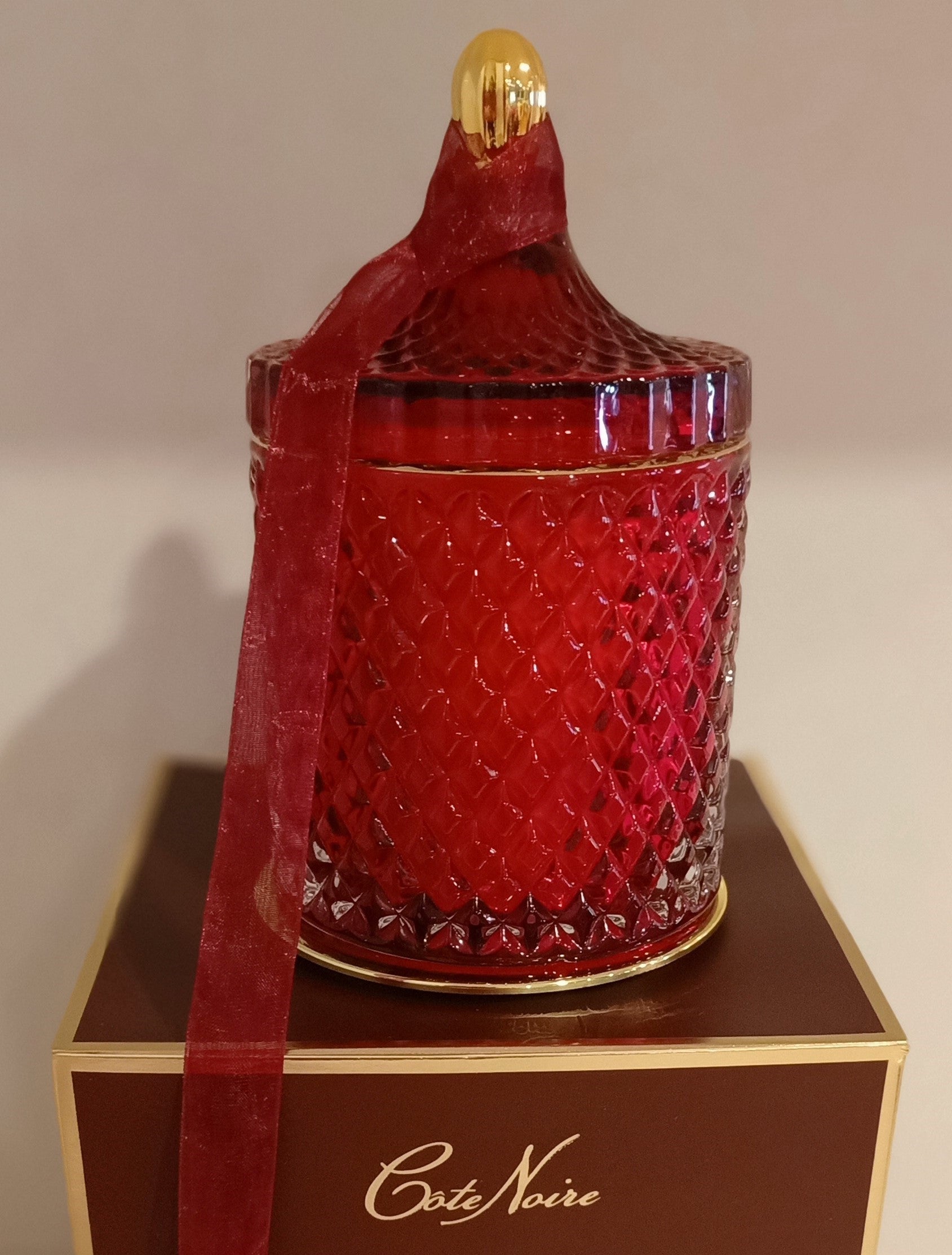 Côte Noire Art Deco GML45011 bougie rose oud rouge 600g
