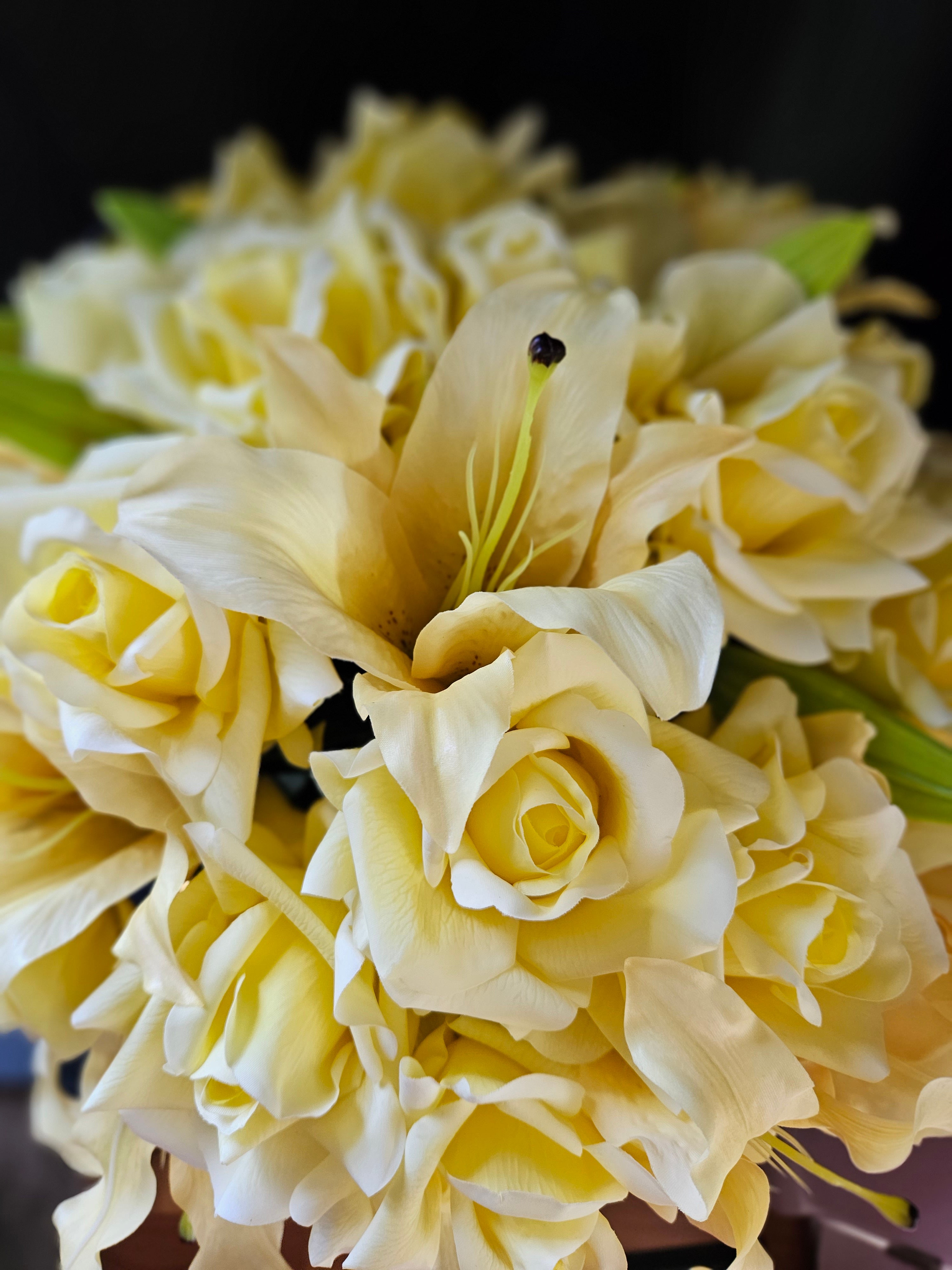 Côte Noire Versailles VLR08 bouquet lys roses jaunes artificiel