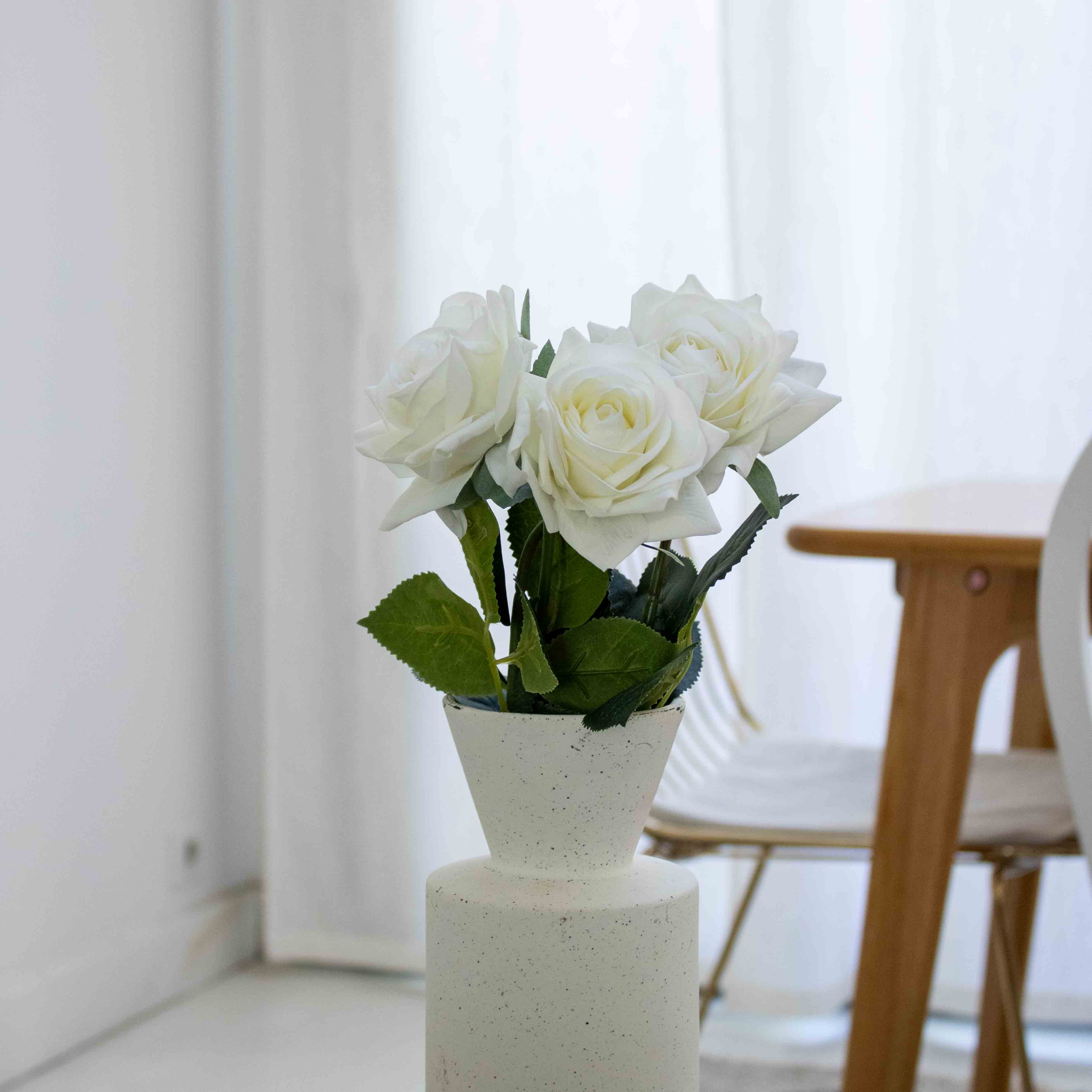 Flowrette Petite rose blanche fleur artificielle x1 toucher naturel
