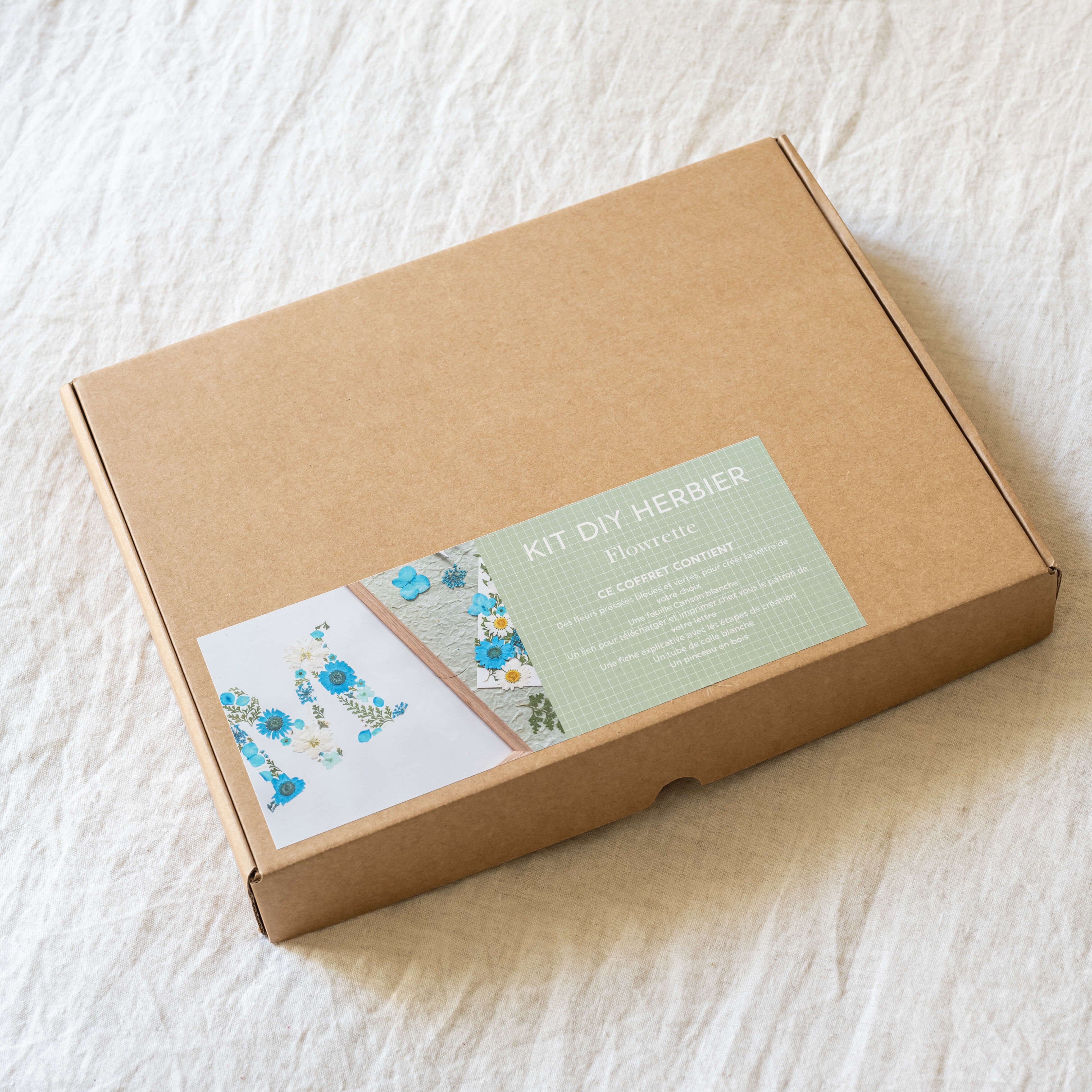 Flowrette Loisirs créatifs kit DIY herbier lettre bleue Canson