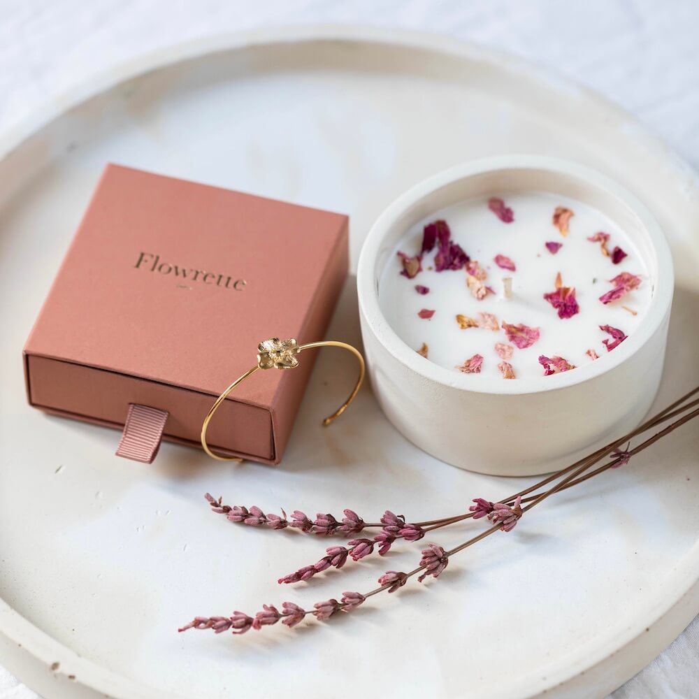 Flowrette Coffret Saint-Valentin bougie rose bracelet fleur cerisier
