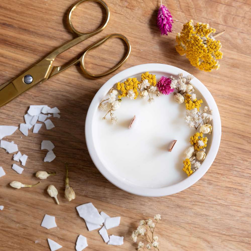Flowrette Loisirs créatifs Kit DIY bougie fleurie Jasmin et Phalaris cire soja