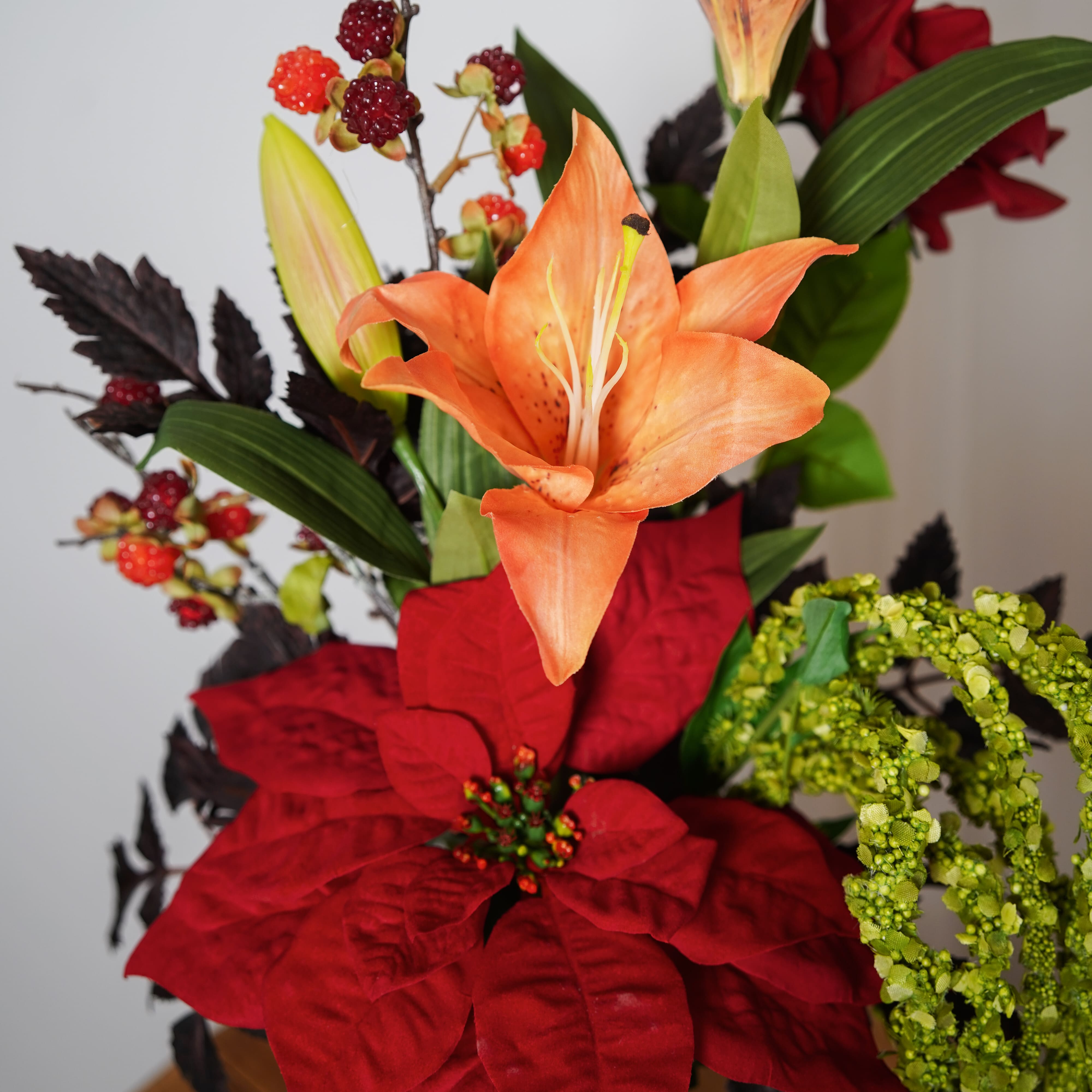 Flowrette Gabrielle bouquet artificiel rouge orange feuillage