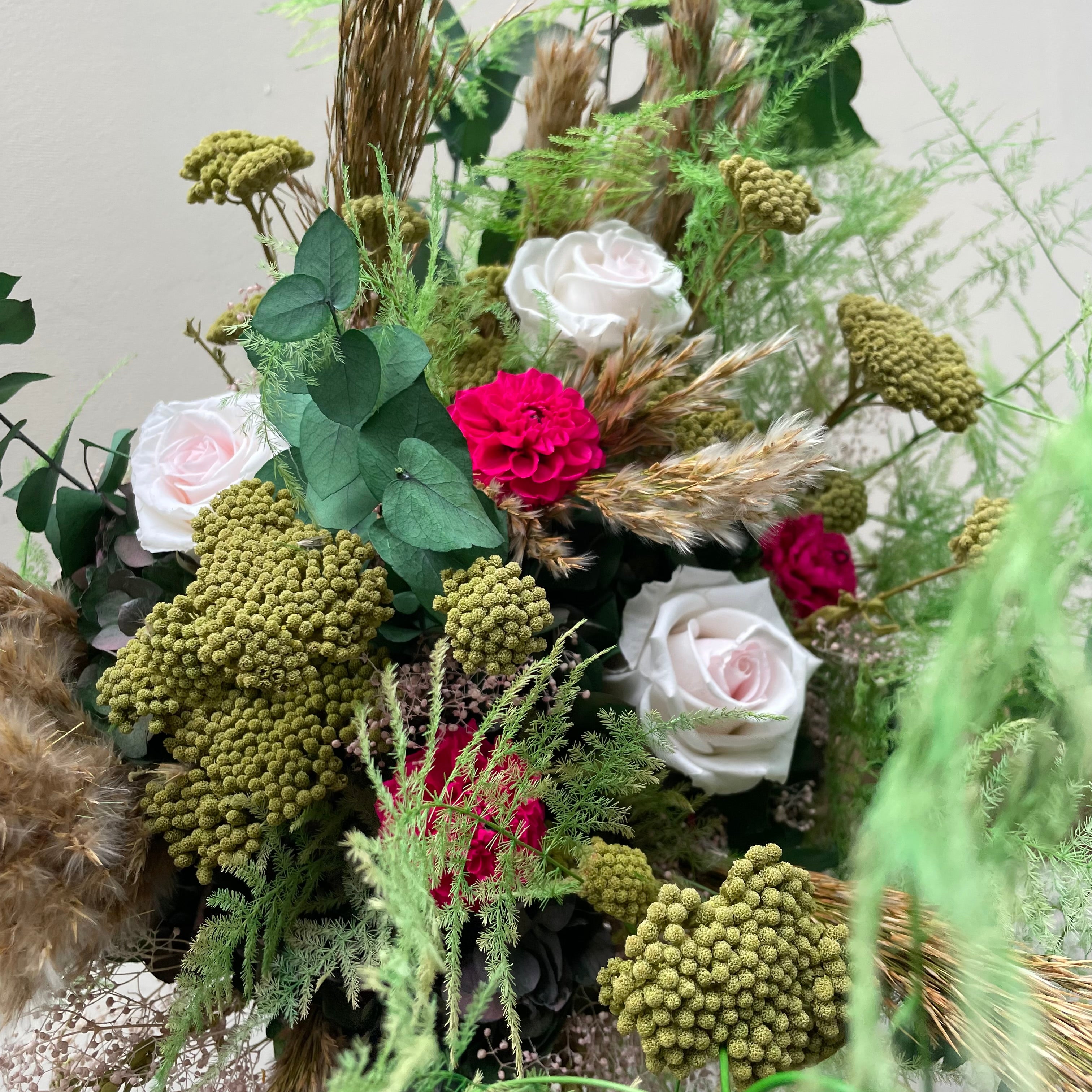 Ateliers Ouchamp Rue de l'Abbaye bouquet stabilisé roses 40 cm