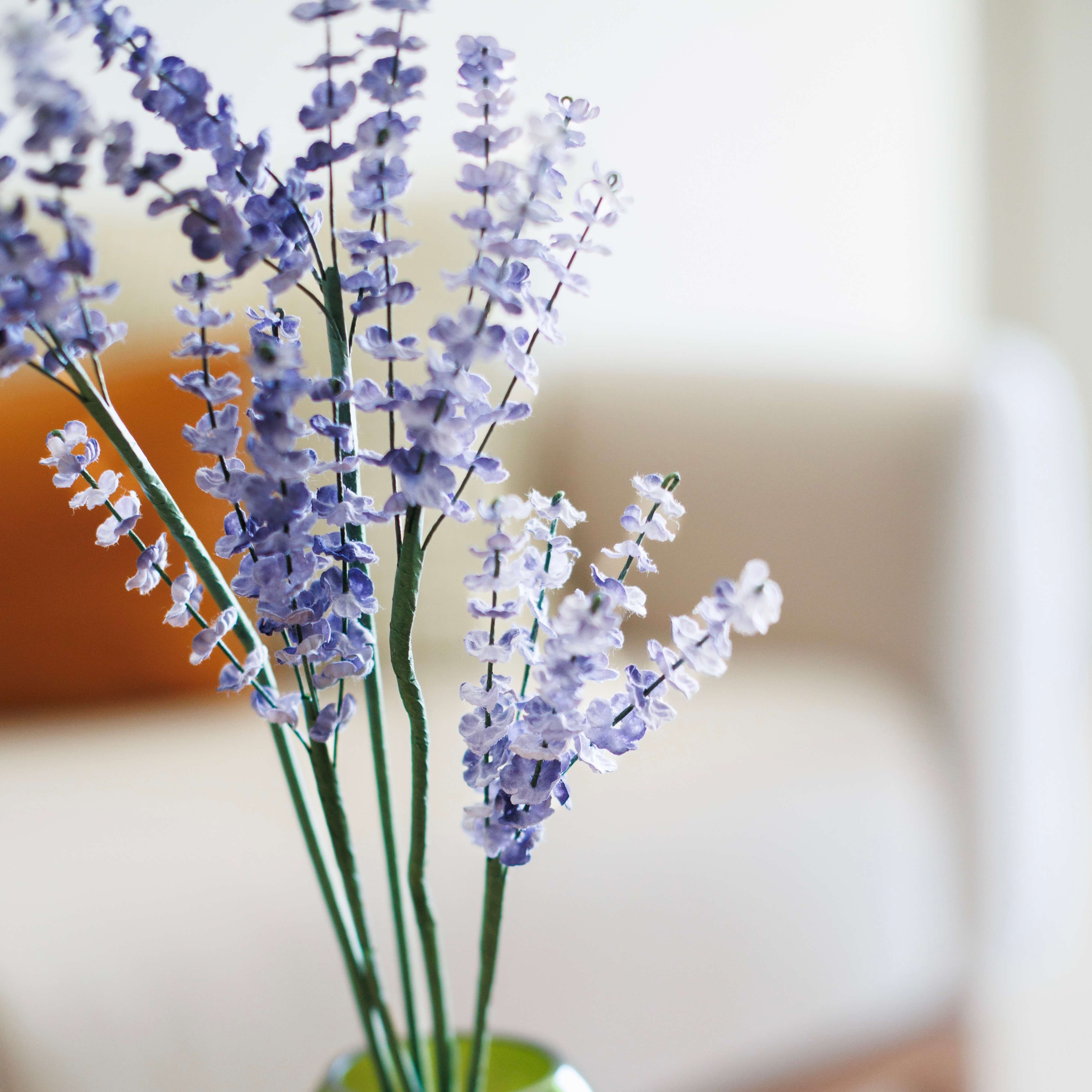 Flowrette Fleurs en papier Brins astilbe violet fleur papier x1 violet