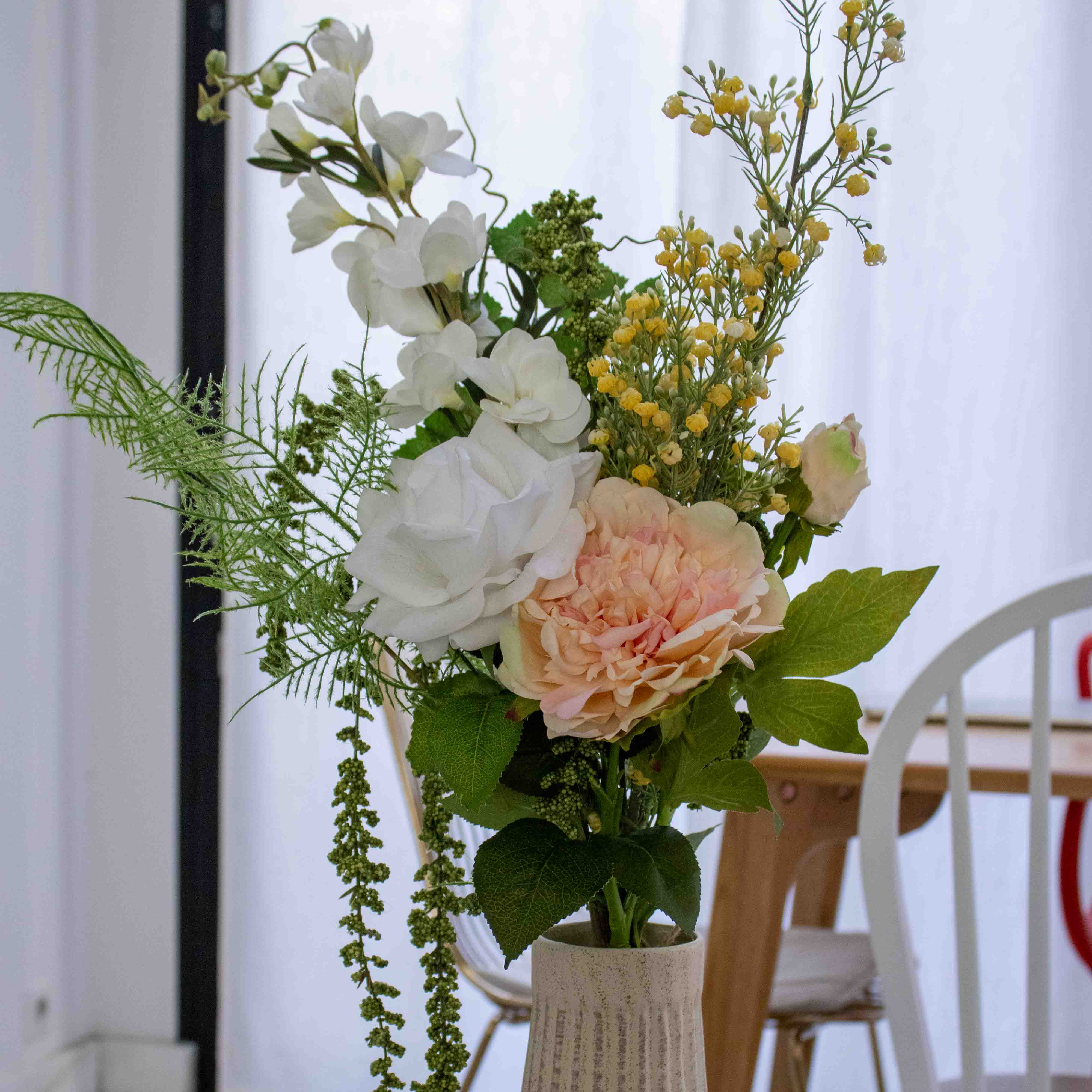 Flowrette Charlotte bouquet fleurs artificielles blanc pêche