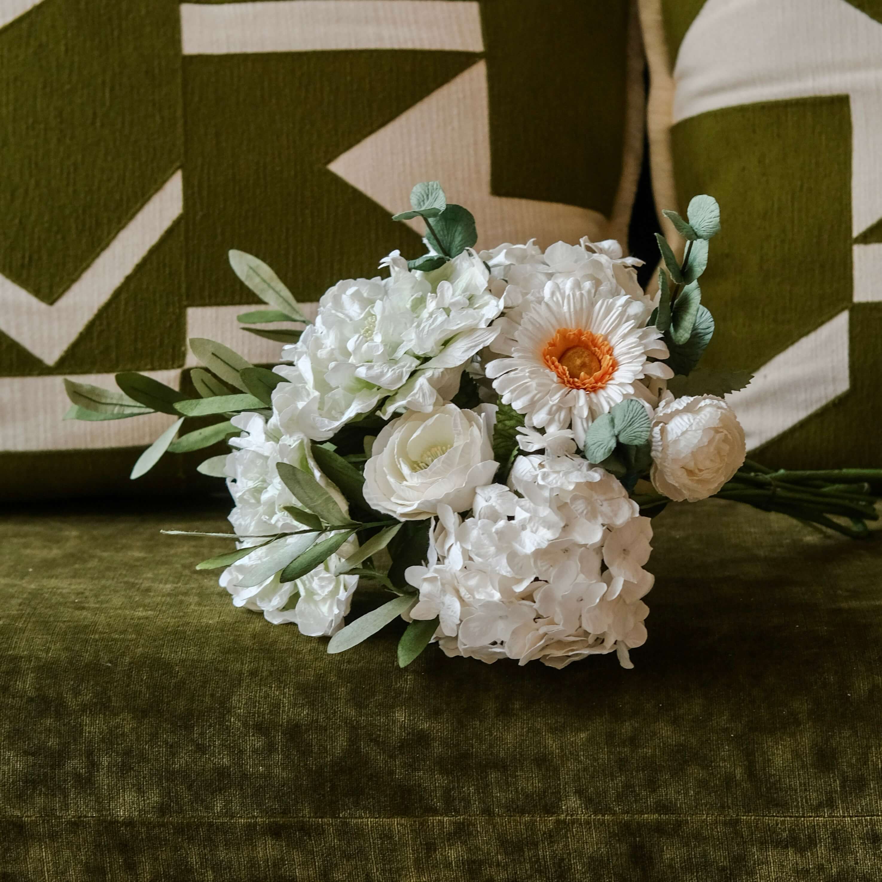 Flowrette Alma bouquet fleurs papier blanc hortensia