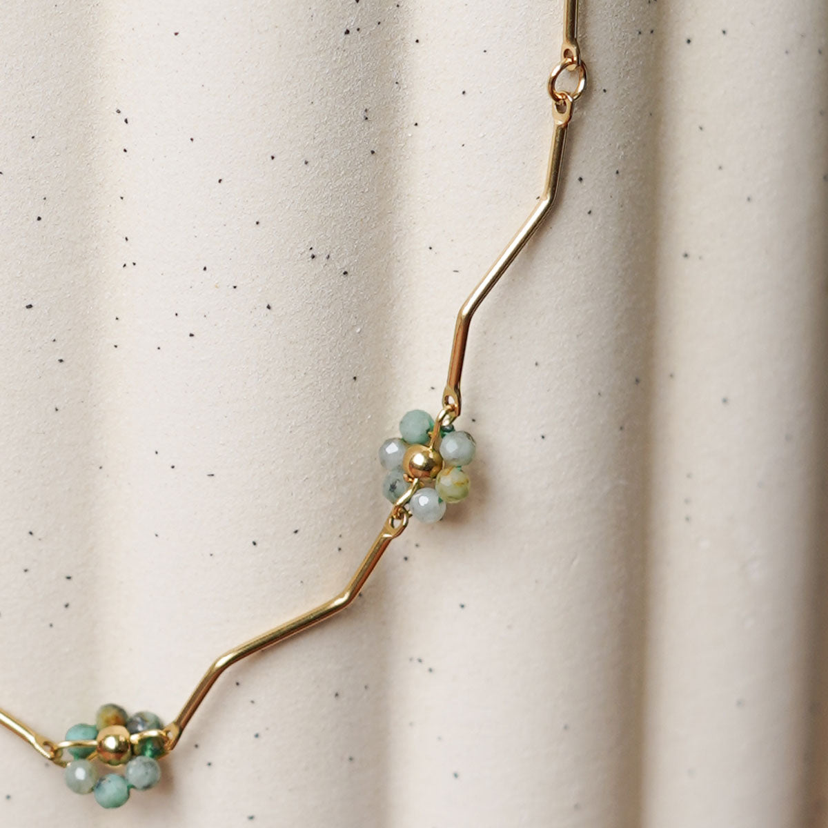Flowrette Anémone collier doré perles naturelles floral