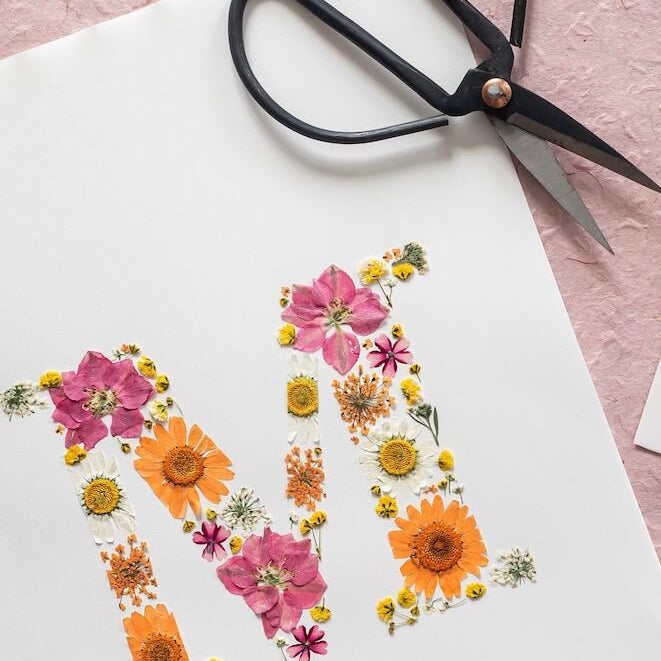 Flowrette Loisirs créatifs kit DIY herbier abécédaire rose