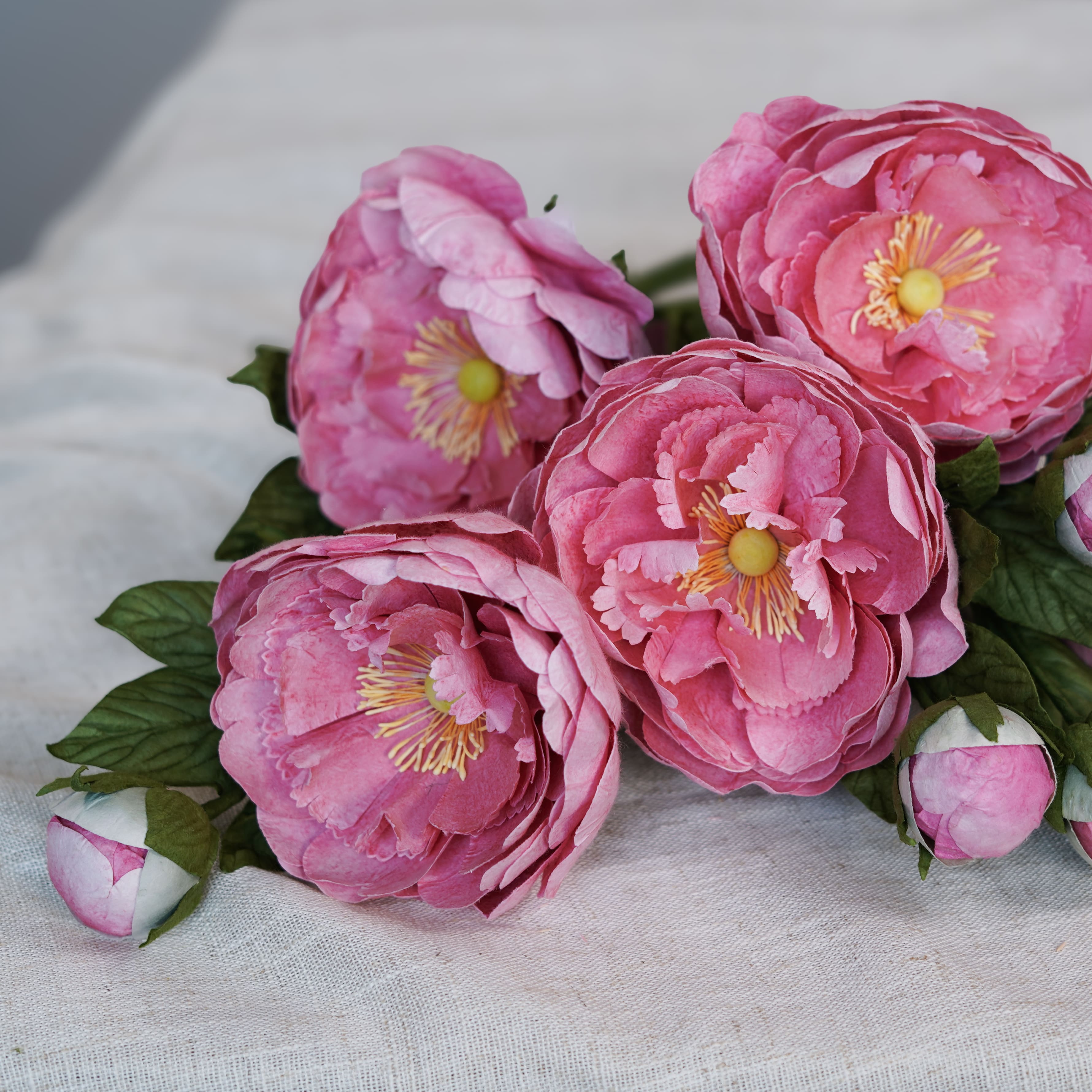 Flowrette Fleurs en papier grande pivoine rose foncé x1