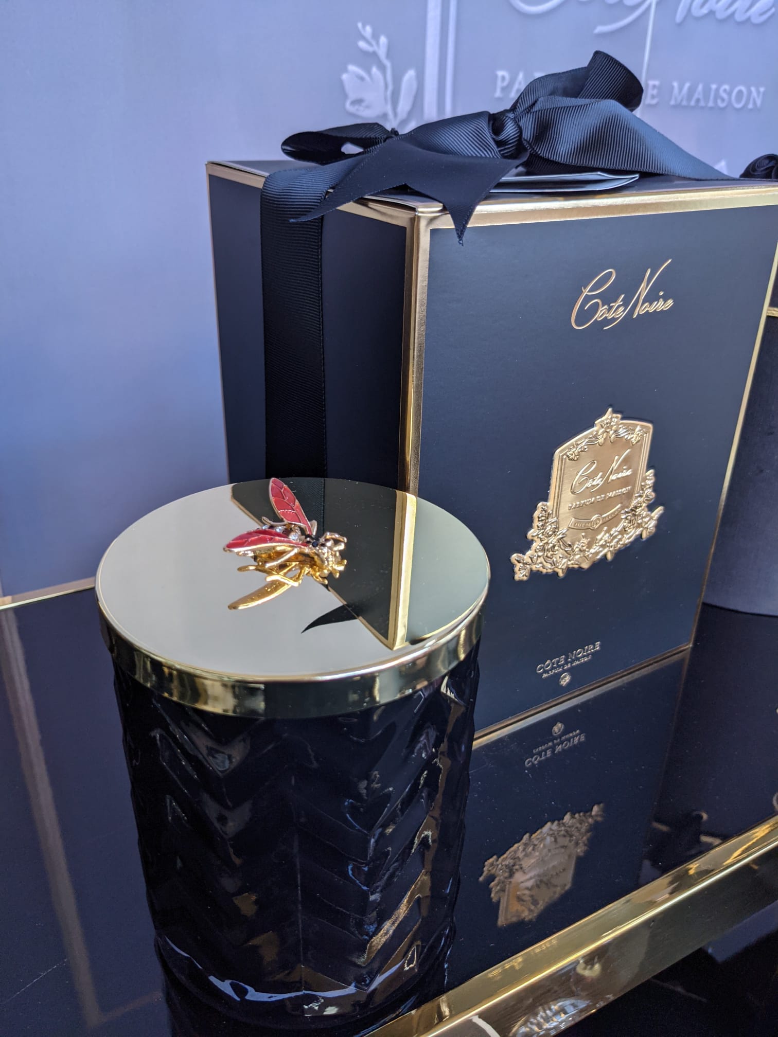 Côte Noire Herringbone HCG02 bougie parfumée noire et or 600g