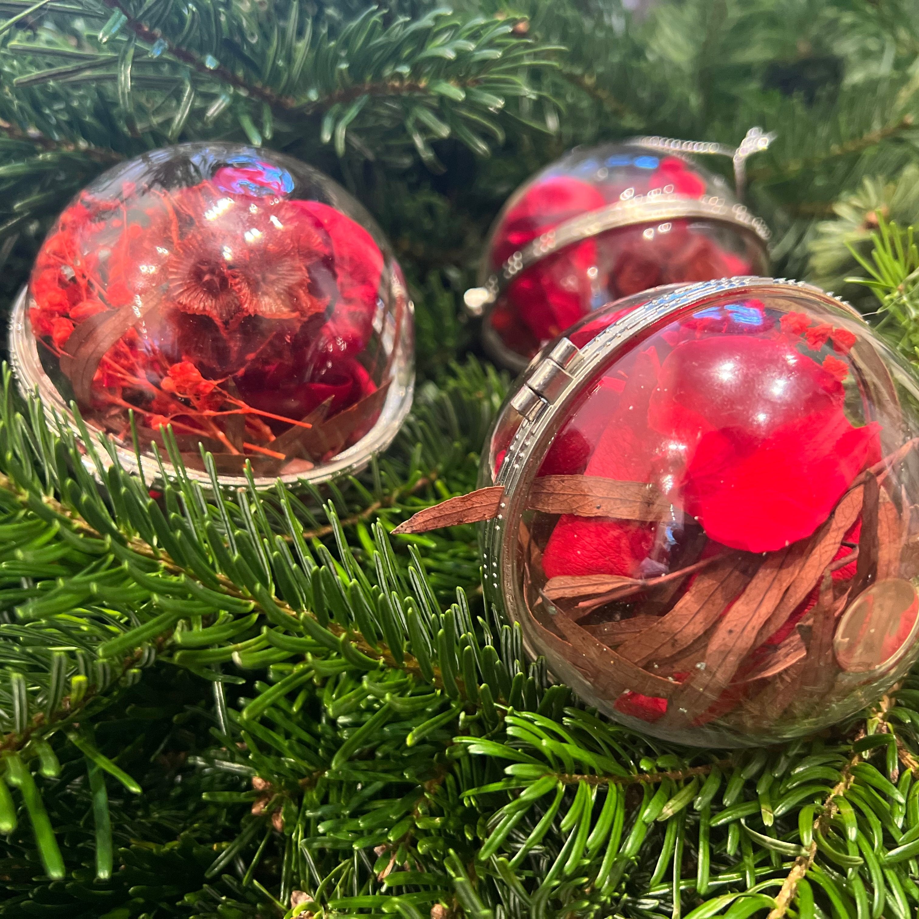 Ateliers Ouchamp Cadeaux boule Noël stabilisée rouge mélange 8 cm