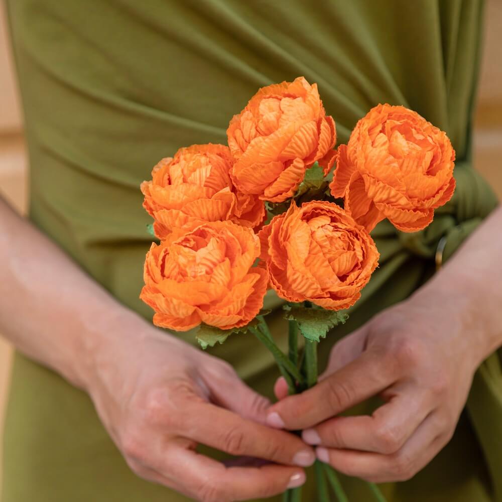 Flowrette renoncule en papier orange tige à l’unité déco durable