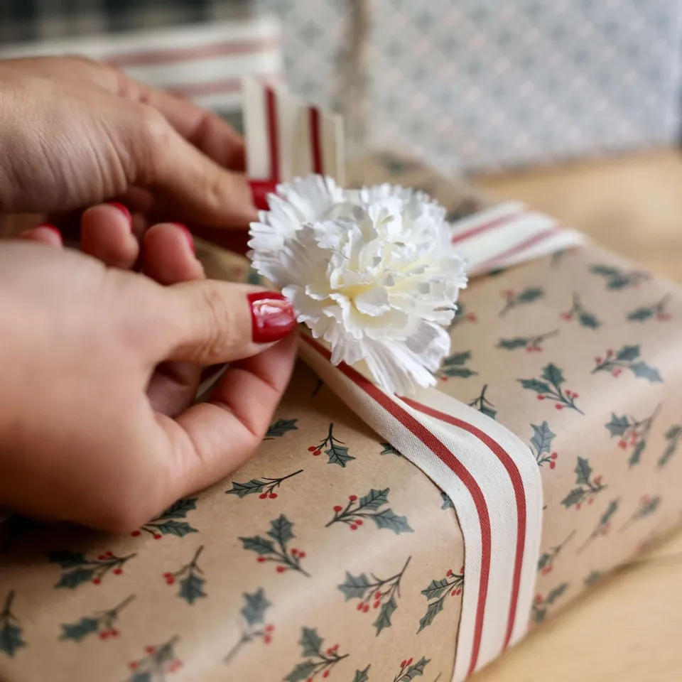 Flowrette Fleurs en papier Oeillet blanc fleur x1 éternelle