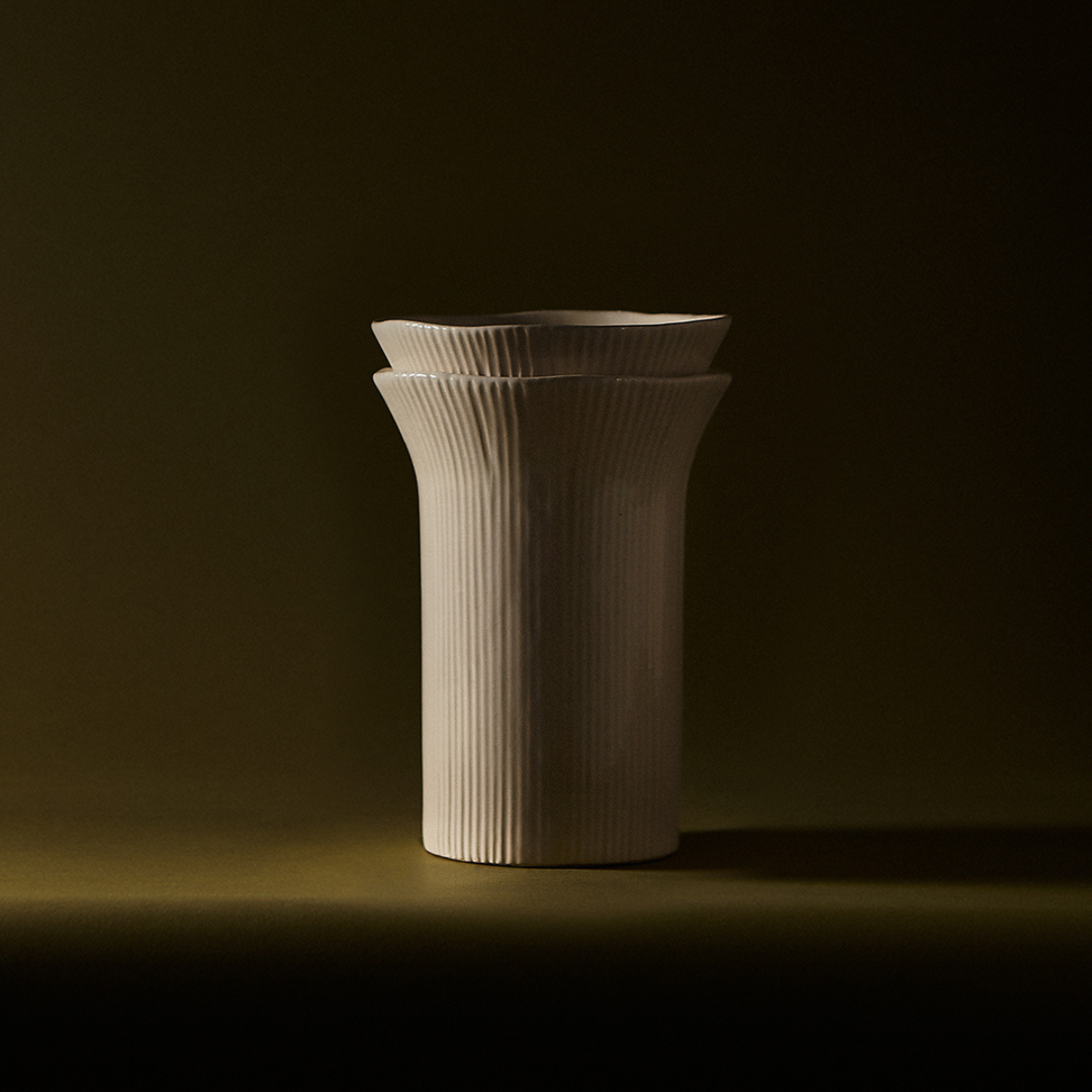 Sia Home Grow 22 cm vase en grès blanc cassé rainuré