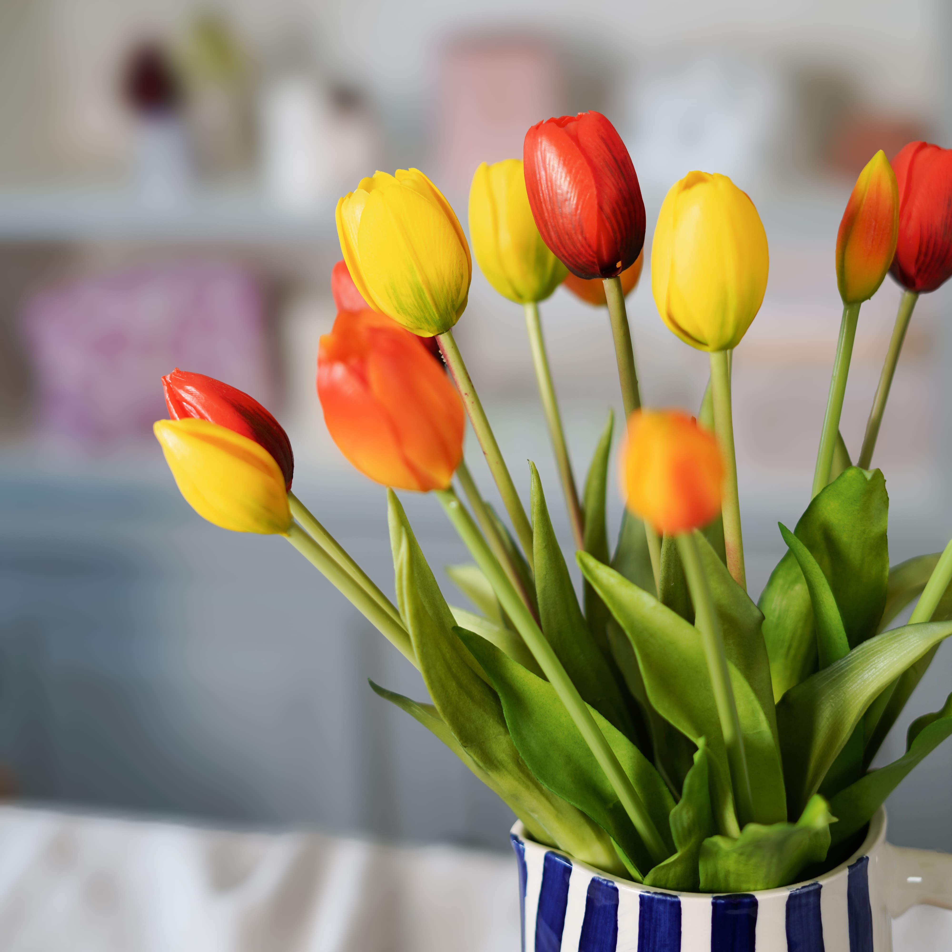 Flowrette Garance bouquet tulipes artificielles rouge orange