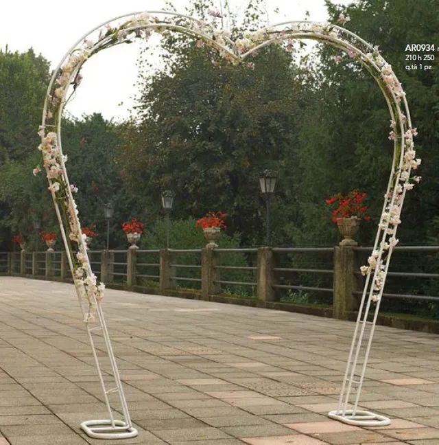 Feuillazur Rungis Arche Cœur structure blanche mariage