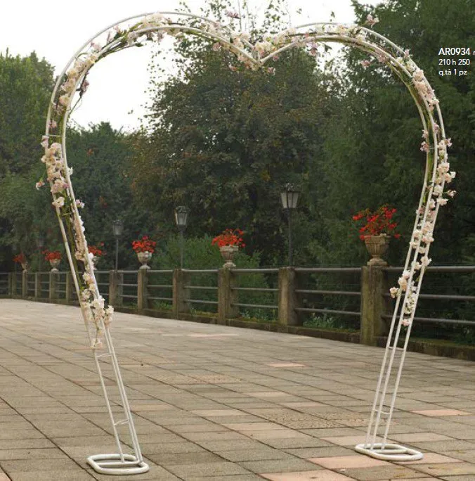 Feuillazur Rungis Arche Cœur structure blanche mariage