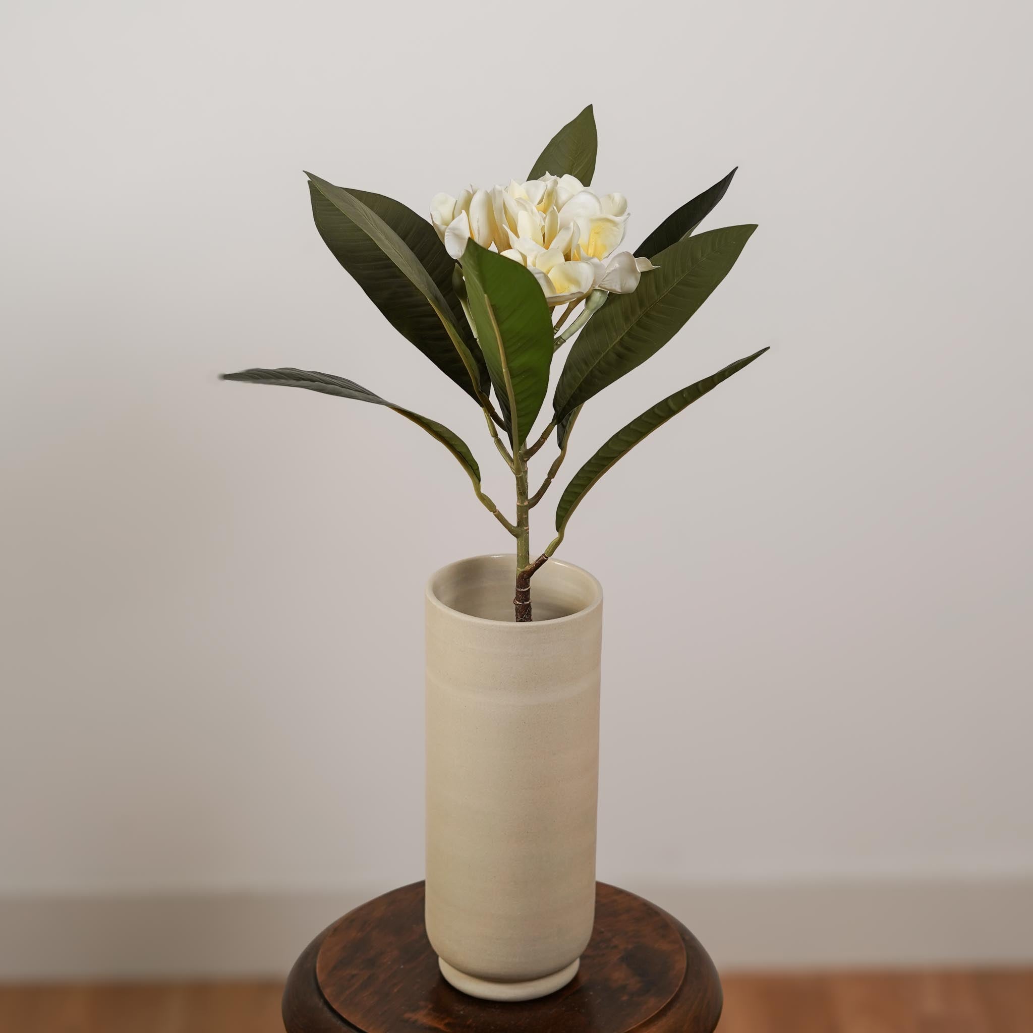 Flowrette frangipanier jaune fleur artificielle tige x1 sans entretien