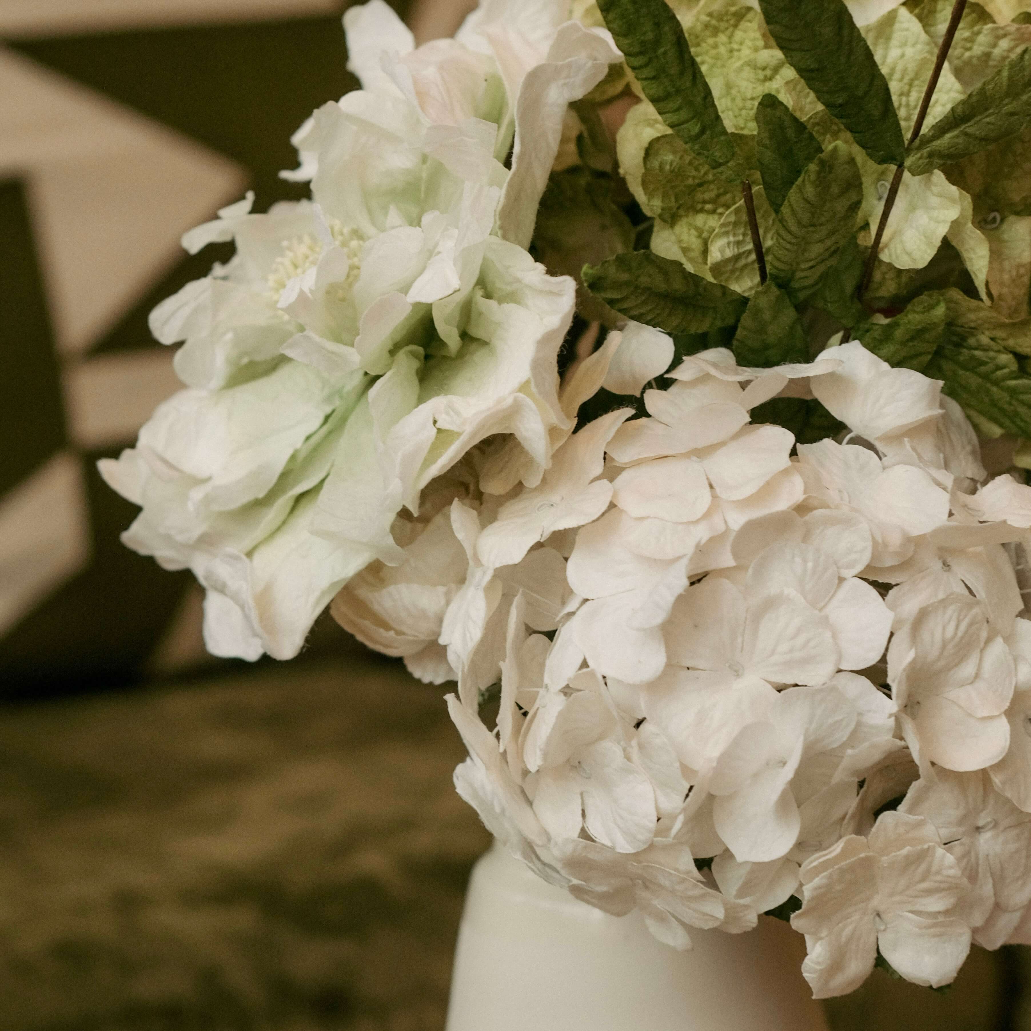 Flowrette Redon bouquet papier hortensia pivoine blanc vert