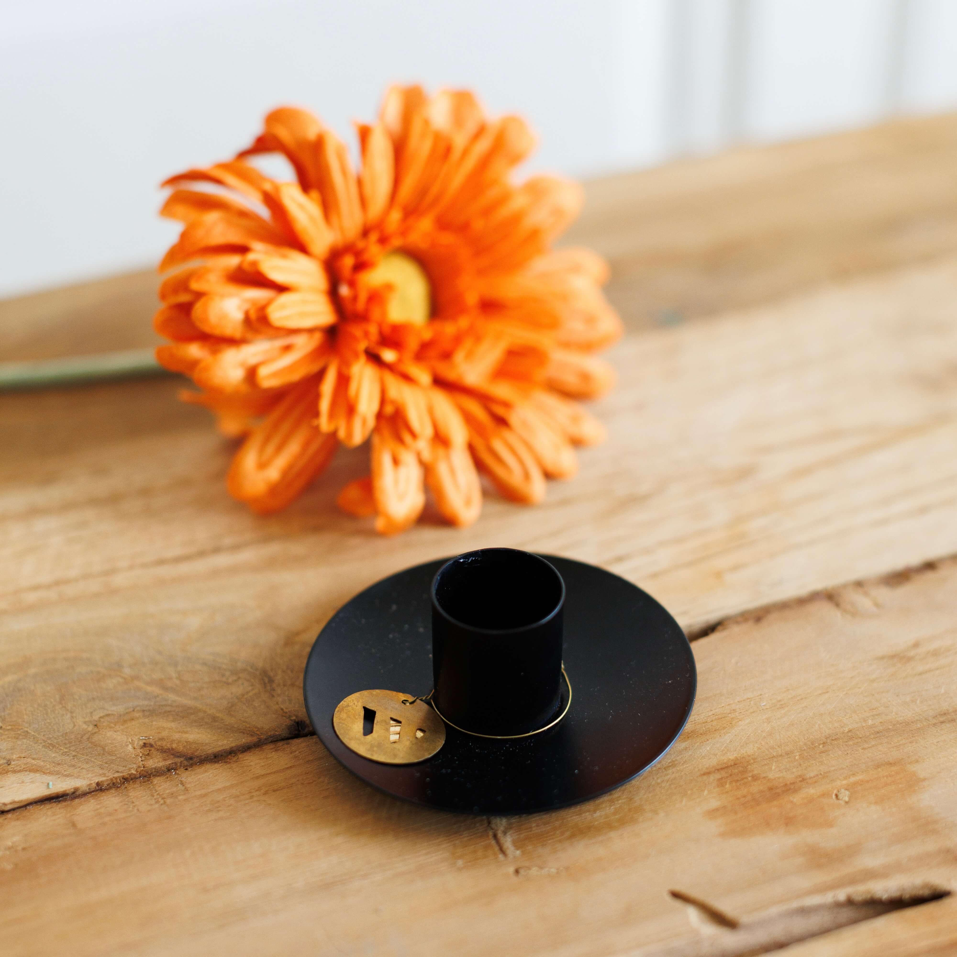 Flowrette Noor bougeoir noir laiton bougie cierge