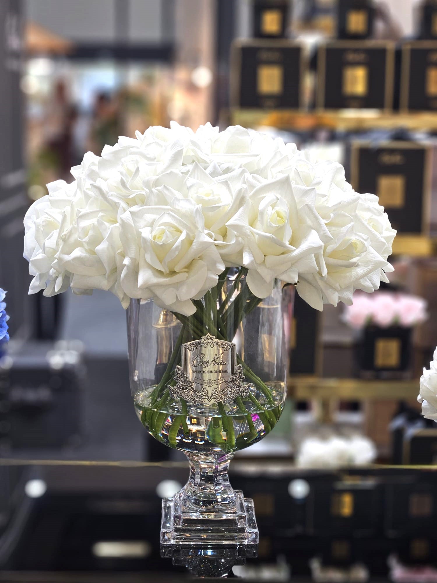 Côte Noire Versailles bouquet 31 roses parfumées blanc VRB01