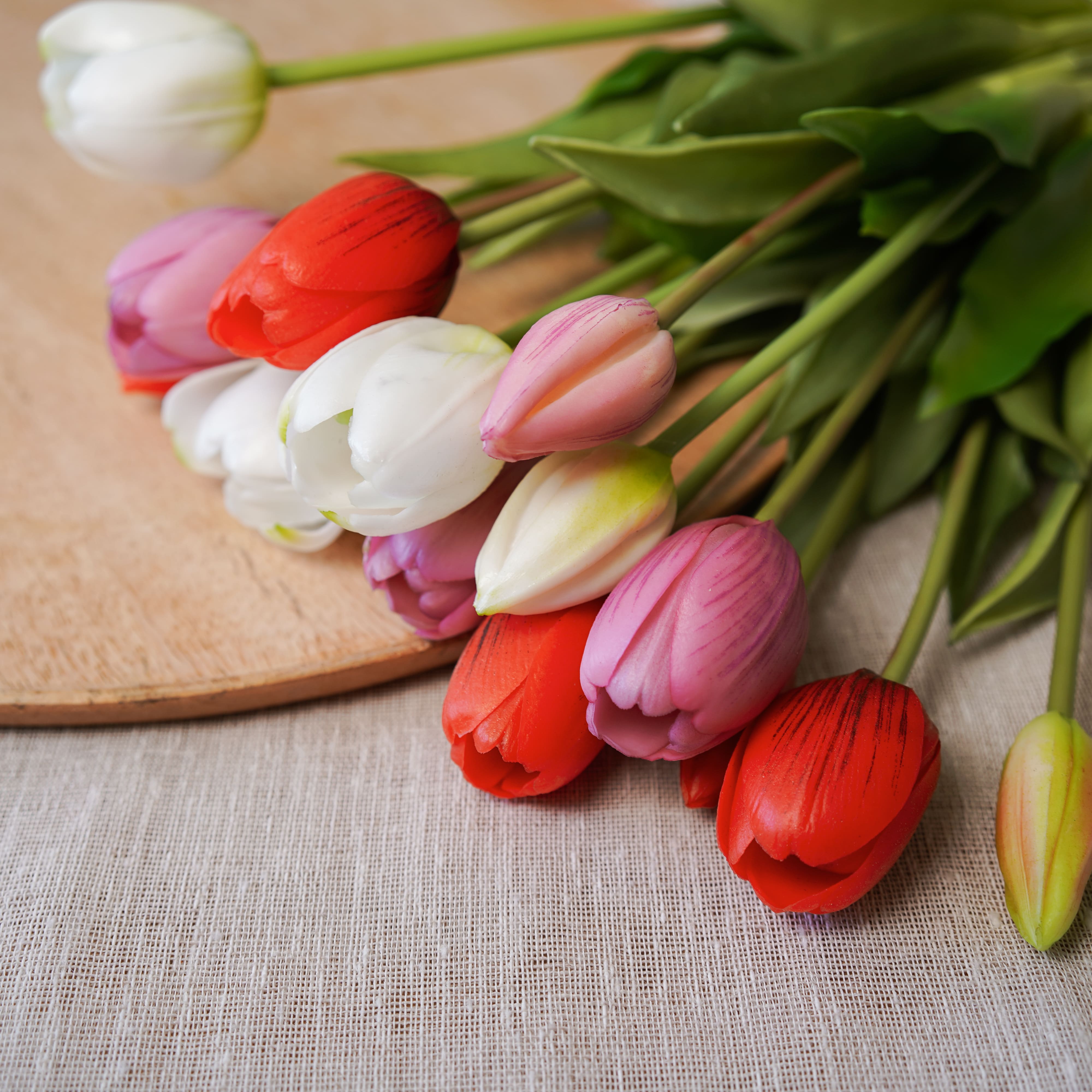 Flowrette Artificielles Bouquet Justine tulipes rose rouge blanc