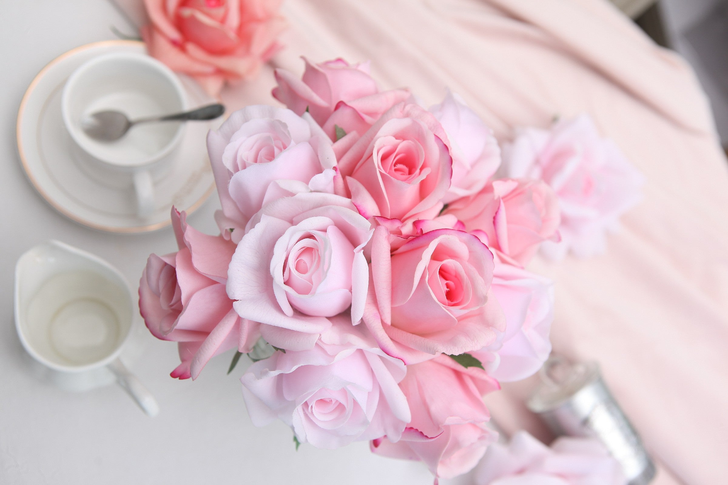 Côte Noire Herringbone HCF09 roses mixtes vase transparent