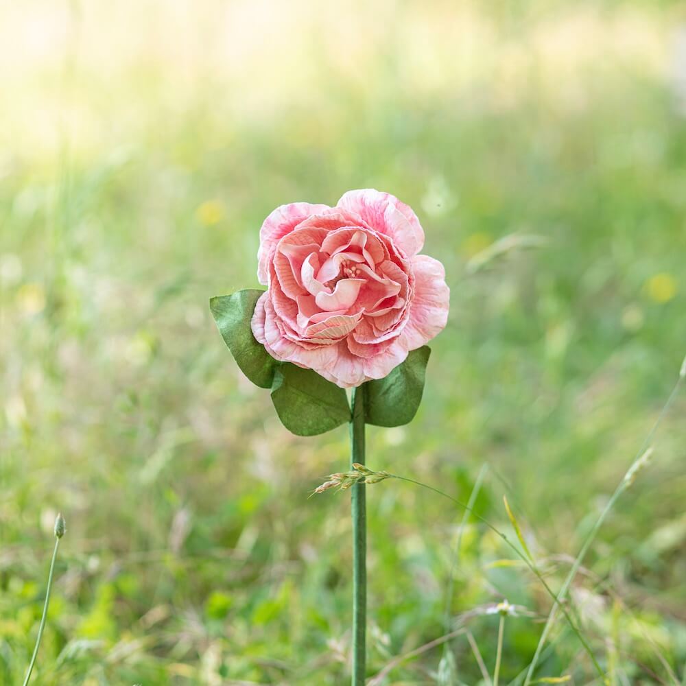 Flowrette Camélia fleur en papier rose pâle x1 éternelle