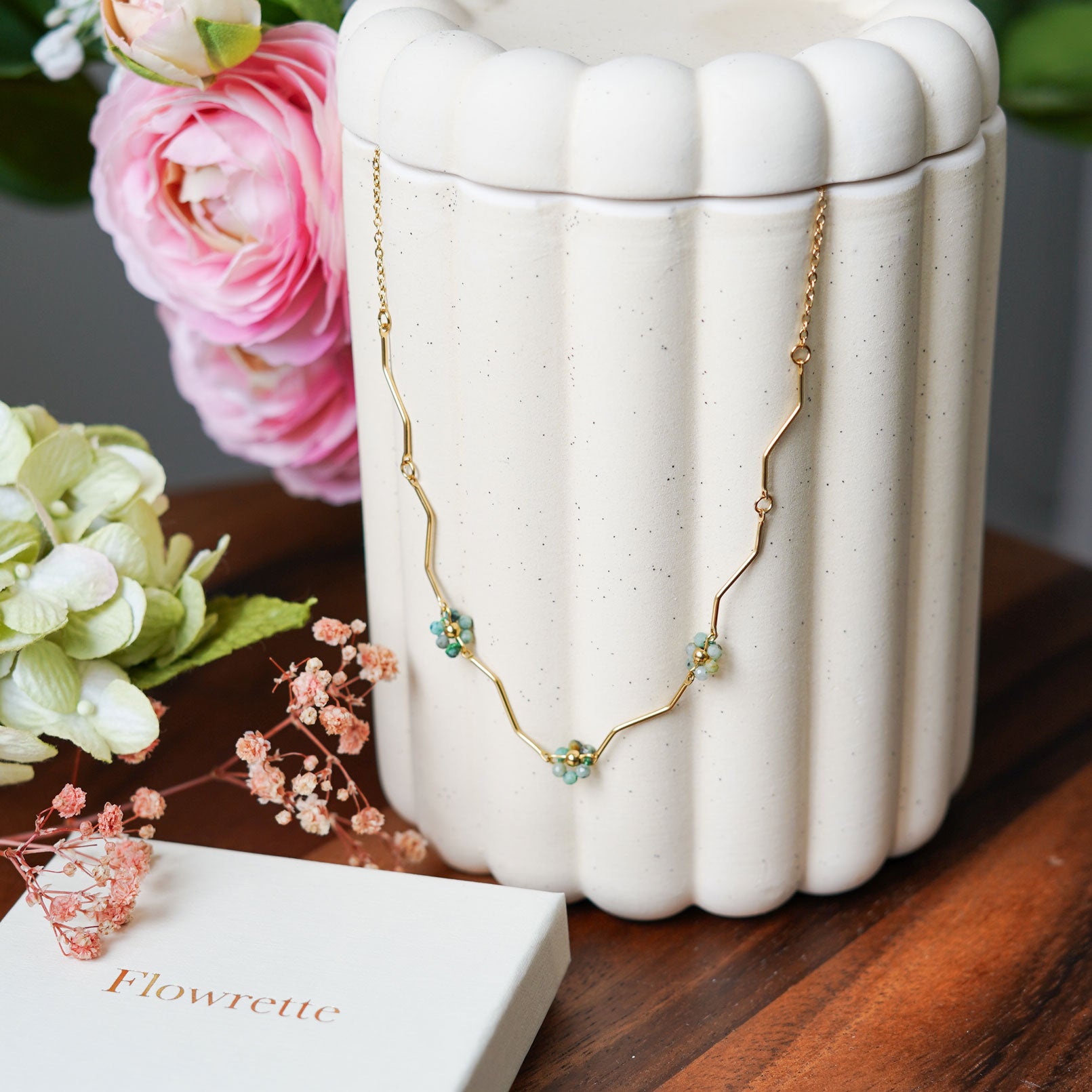 Flowrette Anémone collier doré perles naturelles floral