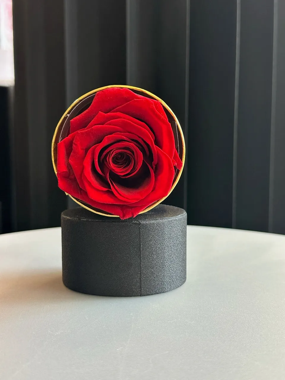 Feuillazur Rungis Boîte solitaire ronde rose stabilisée rouge 8,5 cm