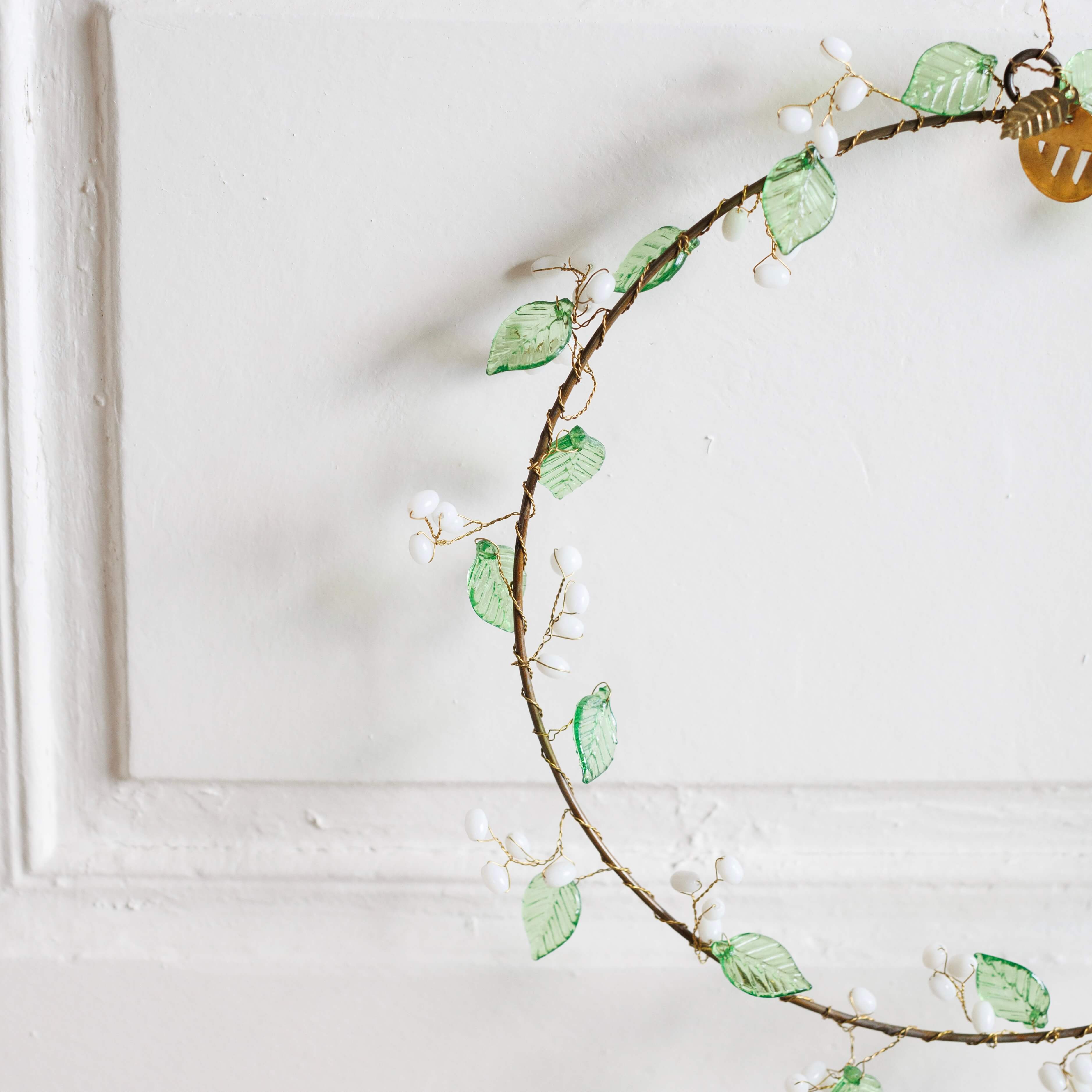 Flowrette Décoration Couronne Anaya perles verre laiton verte