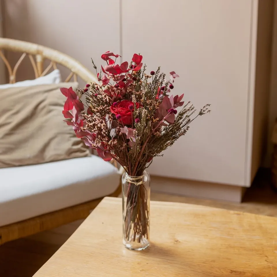 Flowrette Montaigne bouquet fleurs stabilisées roses rouges