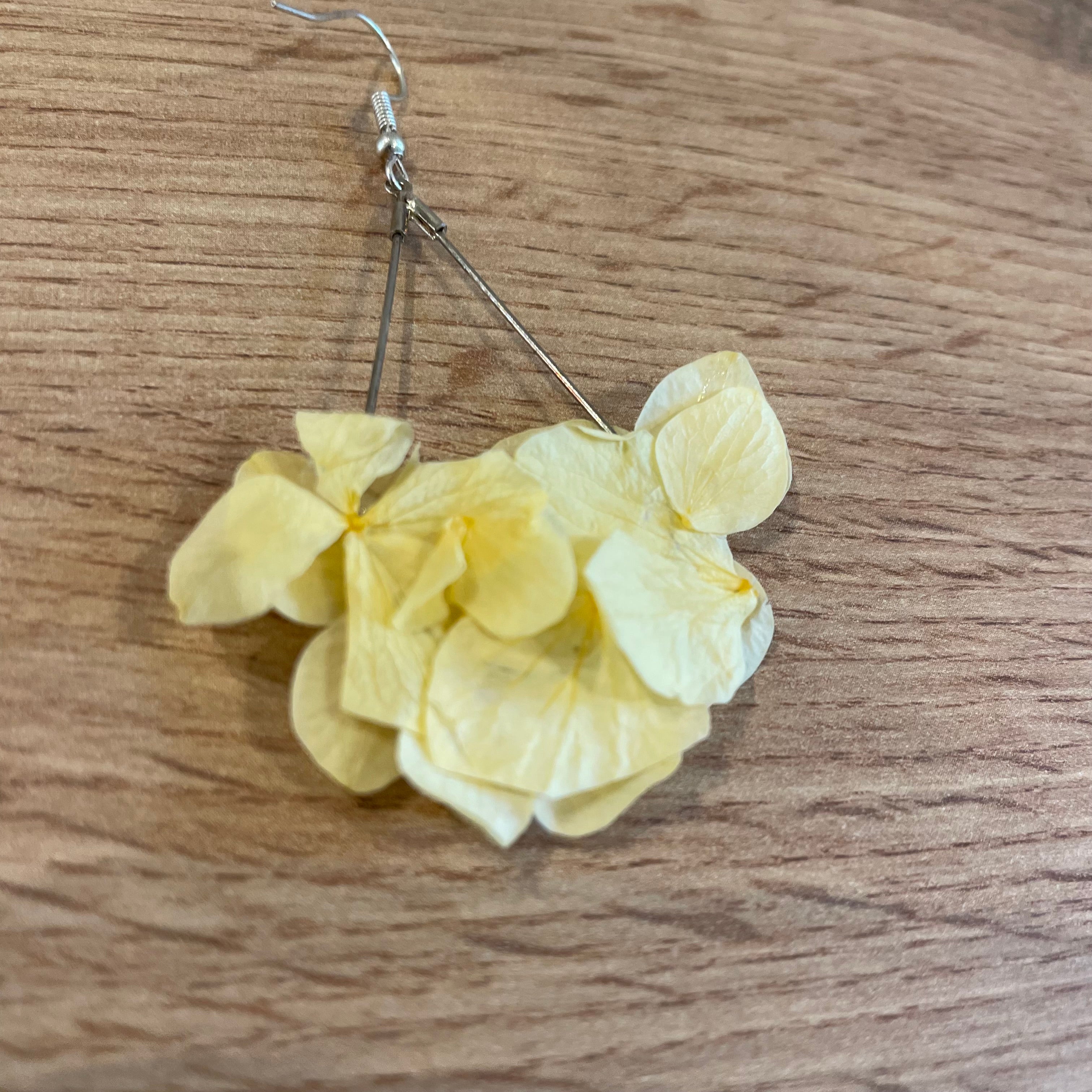 Ateliers Ouchamp Avenue Alphand boucles d'oreilles hortensia