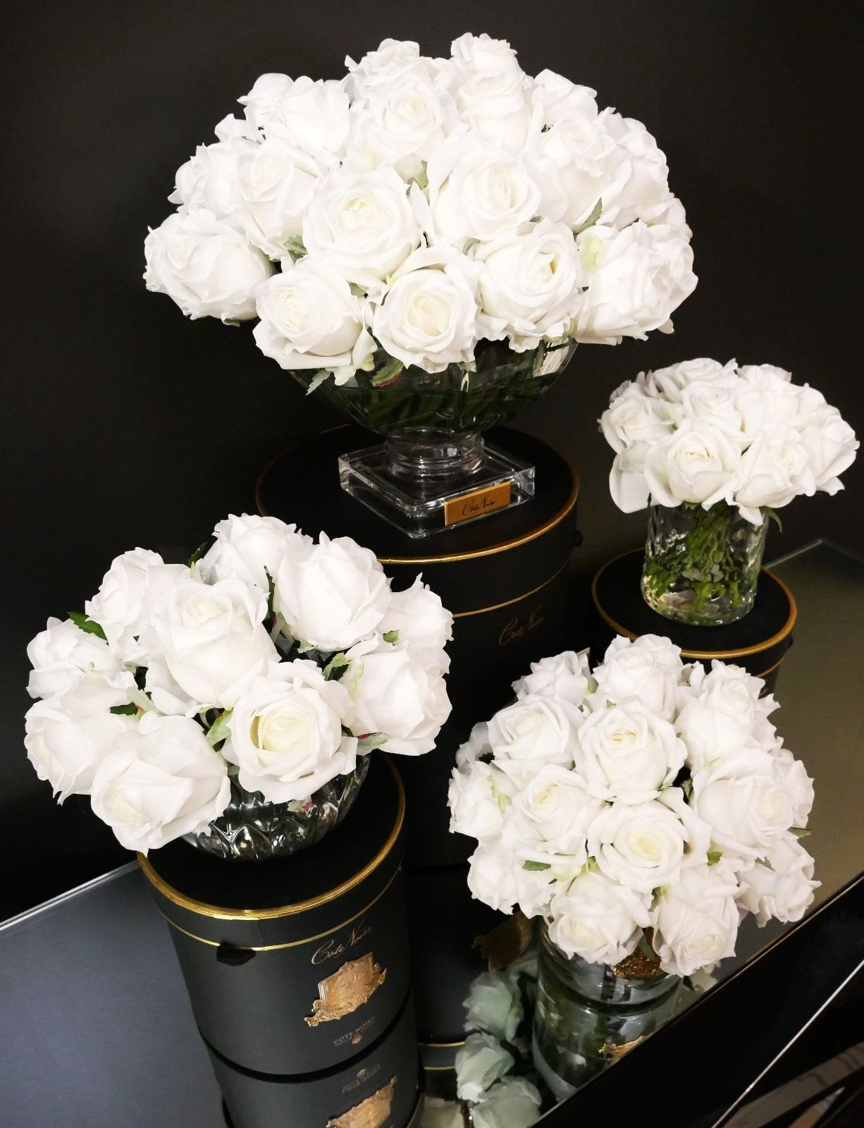 Côte Noire Grand Bouquets RRB01 bouquet rond boutons roses blancs