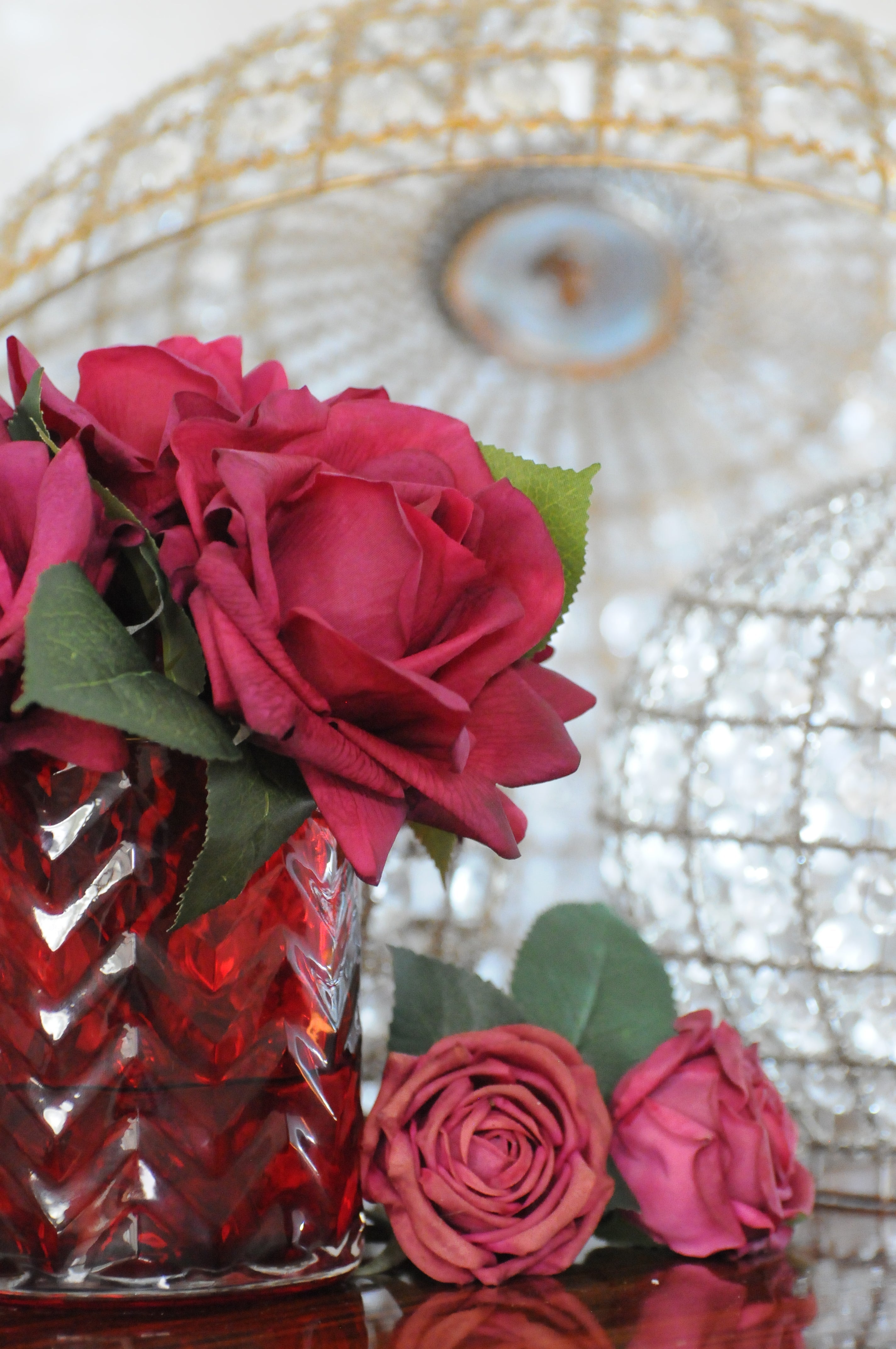 Côte Noire Herringbone HCF06 fleurs roses rouges vase